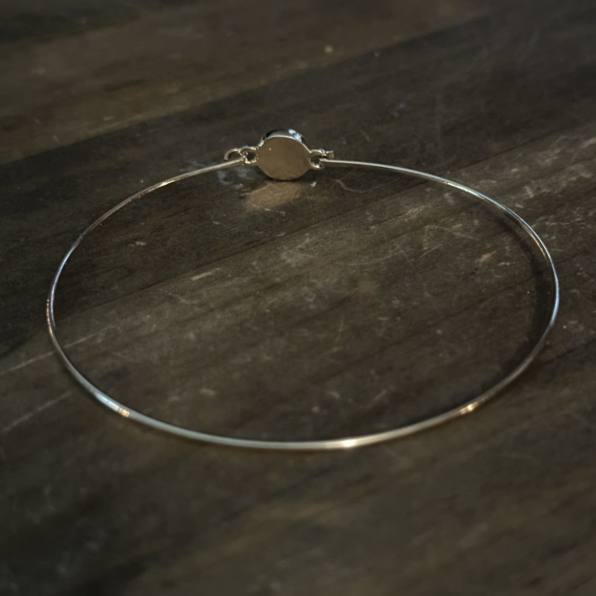 Other Gold tone wire hook bangle bracelet with enamel center Size ONE SIZE - 4 Thumbnail