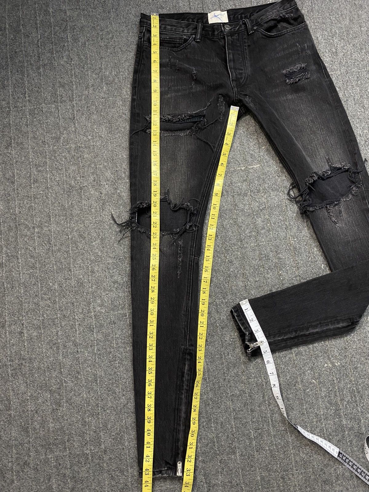 Fear of God Hype Fear Of God Fourth Collection Distressed Denim Selvedge Size US 32 / EU 48 - 16 Thumbnail