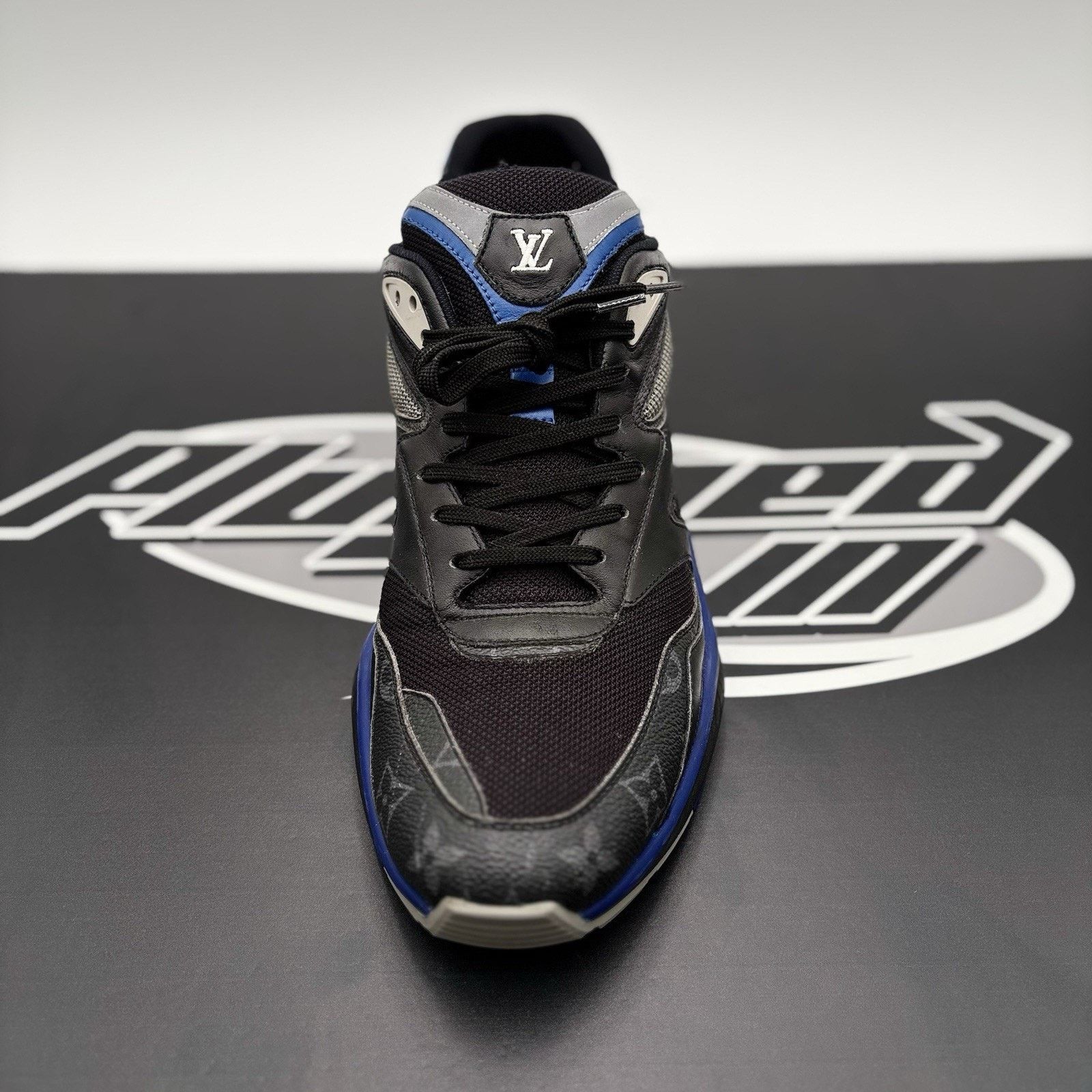 Louis Vuitton (10-10.5) Louis Vuitton Trail ' Monogram Blue '| SUPER CLEAN Size US 10 / EU 43 - 14 Thumbnail