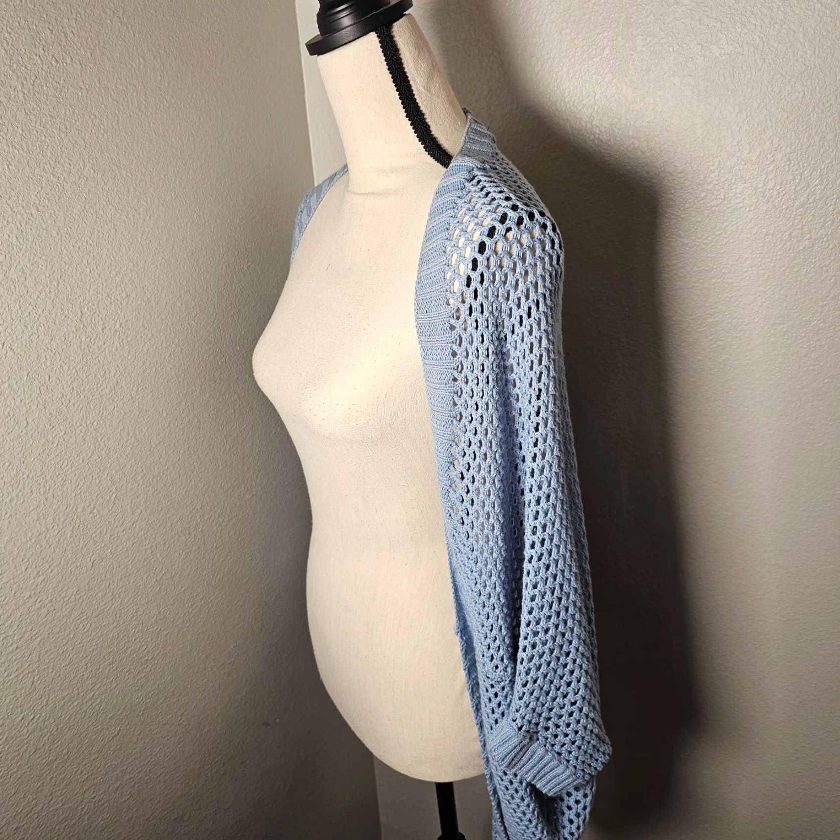 Forever 21 Forever 21 Women's Cardigan Sweater Short Sleeve Knit Blue V Certain? Size S / US 4 / IT 40 - 2 Thumbnail