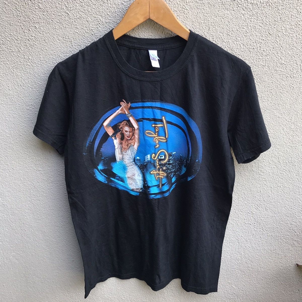 Band Tees TAYLOR SWIFT pop singer tee tour Size US S / EU 44-46 / 1 - 2 Thumbnail