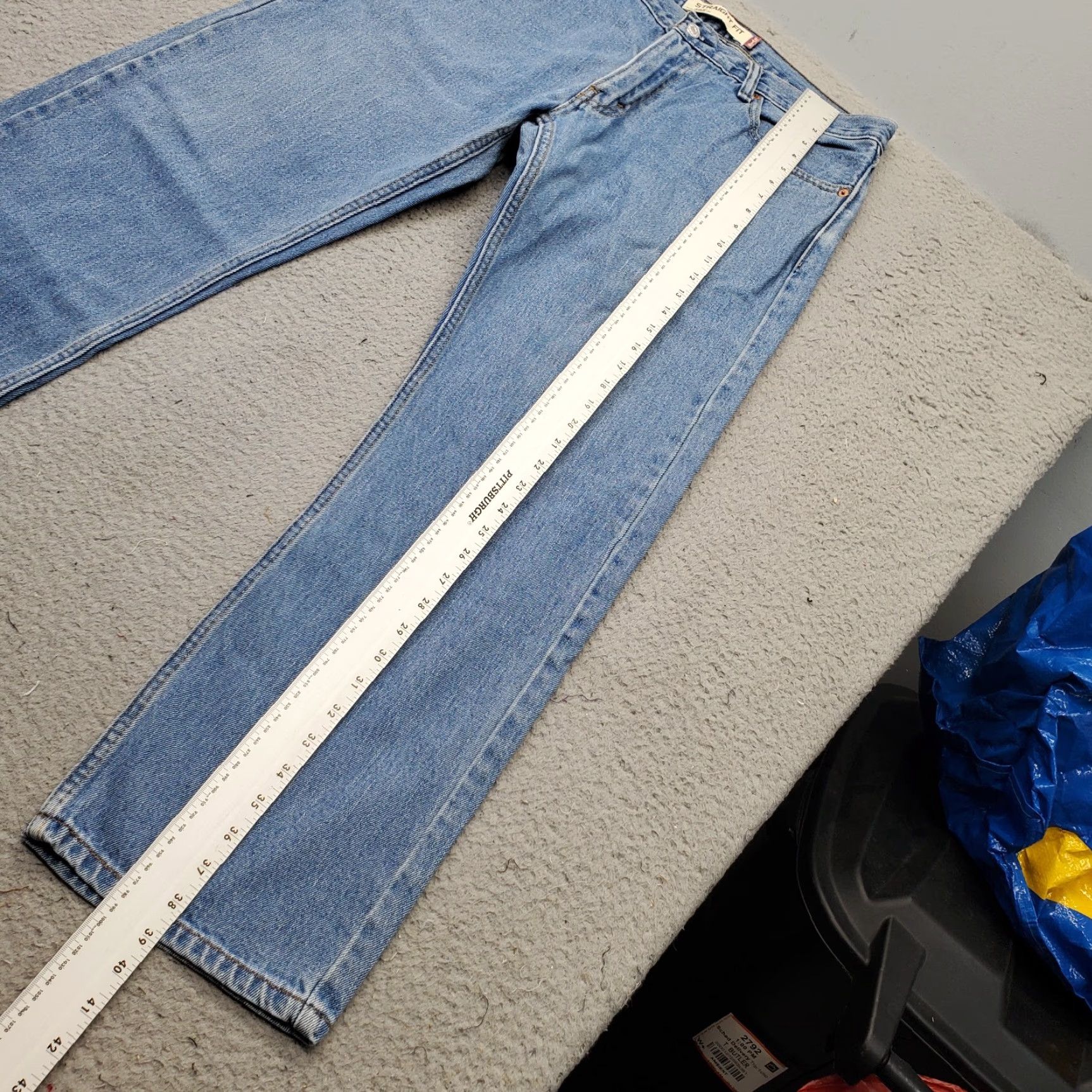 Levi's Levi's 505 Jeans Mens 34 Denim Blue Medium Wash Straight Fit Regular Waist 34 Inseam 30" 5-Pocket Design Size: 34 Mens Color: Blue Size US 34 / EU 50 - 3 Thumbnail