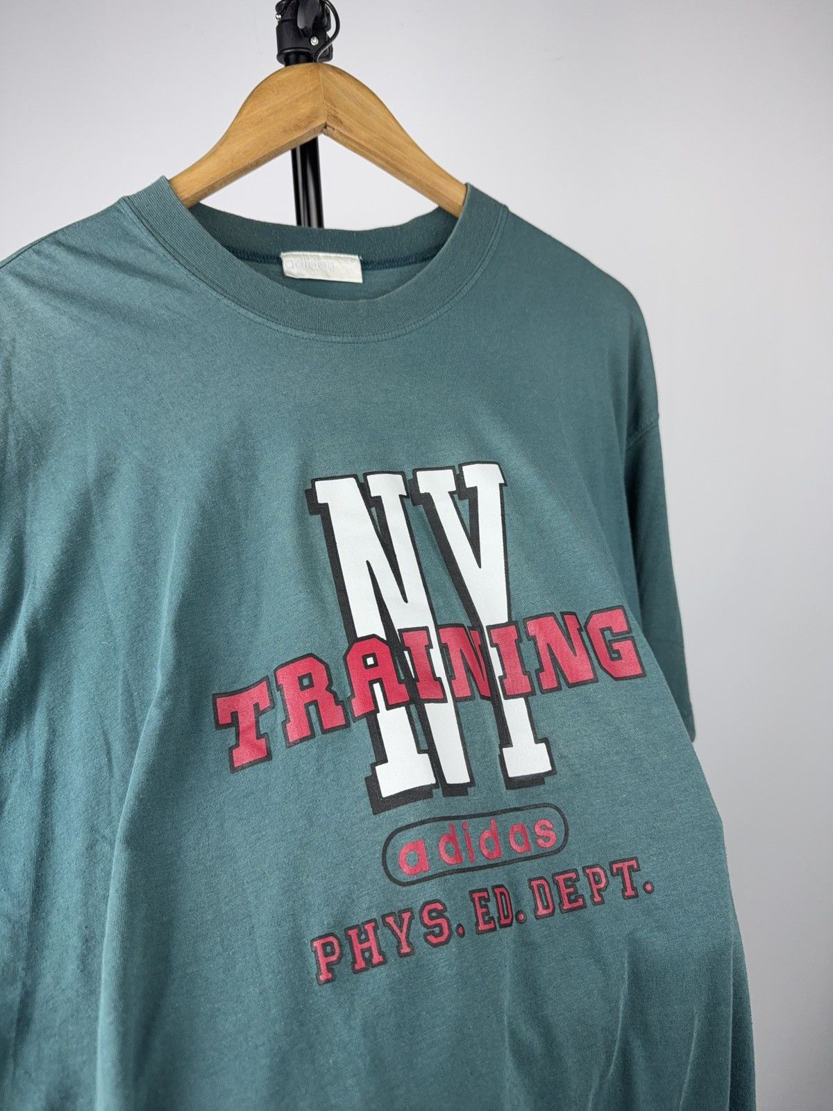 Adidas Retro Vintage 90s Adidas Training NY Phys Ed Graphic Tee Size US L / EU 52-54 / 3 - 4 Thumbnail
