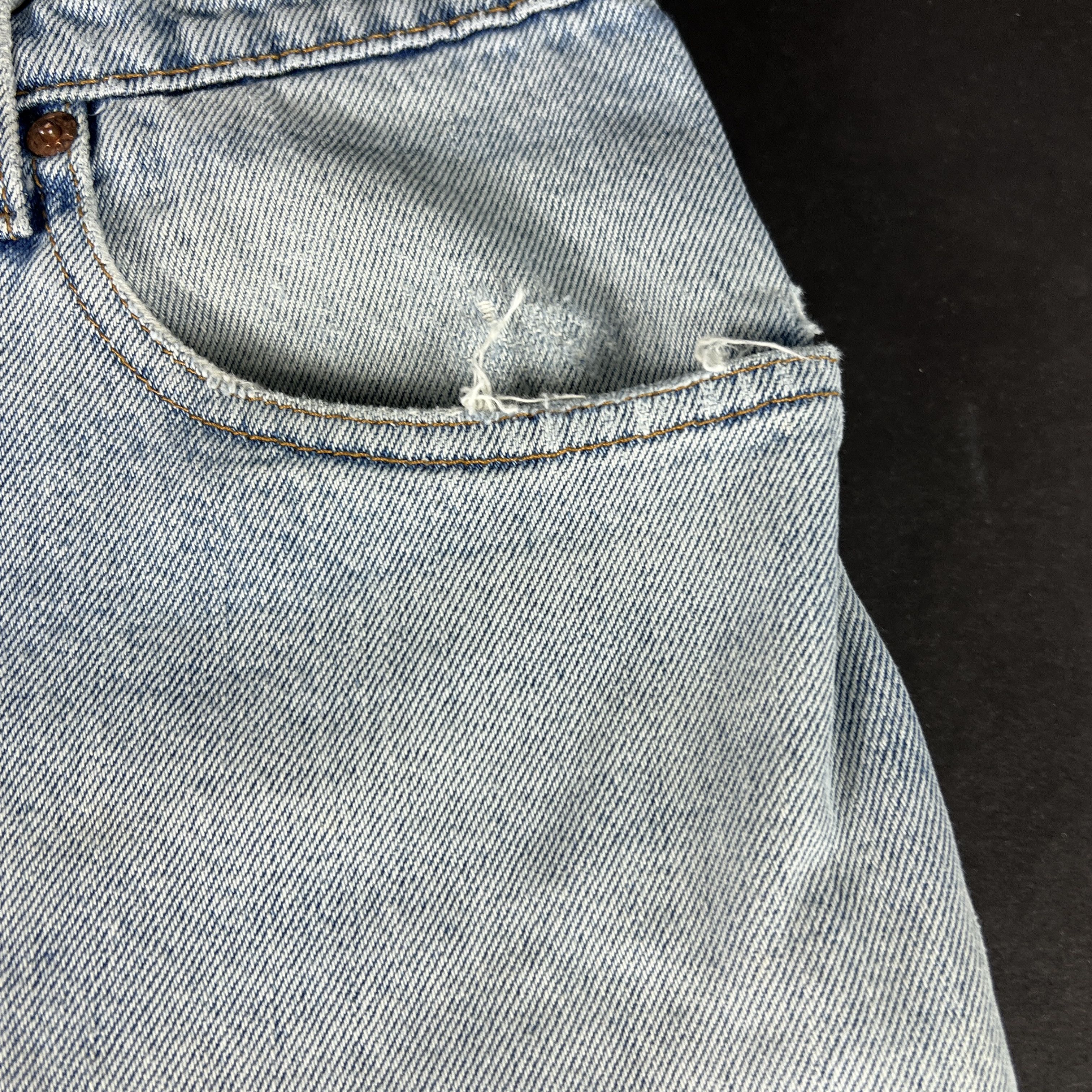 Levi's × Vintage VTG 90s Levi's Jeans 560 Loose Tapered Blue Distressed Denim Size US 32 / EU 48 - 6 Thumbnail