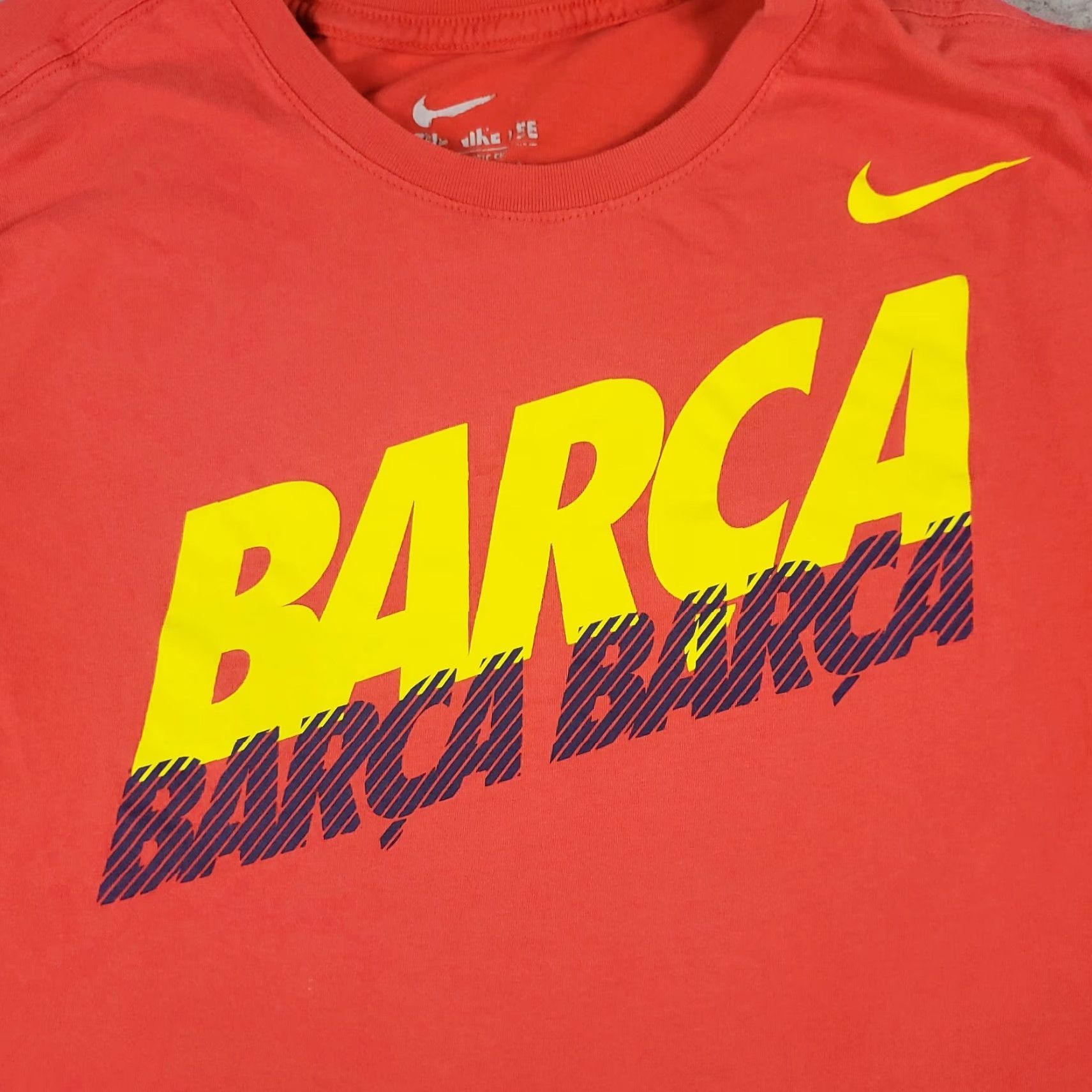 Nike NIKE T-Shirt Mens Medium Red Graphic Swoosh Casual Short Sleeve Size US M / EU 48-50 / 2 - 2 Thumbnail