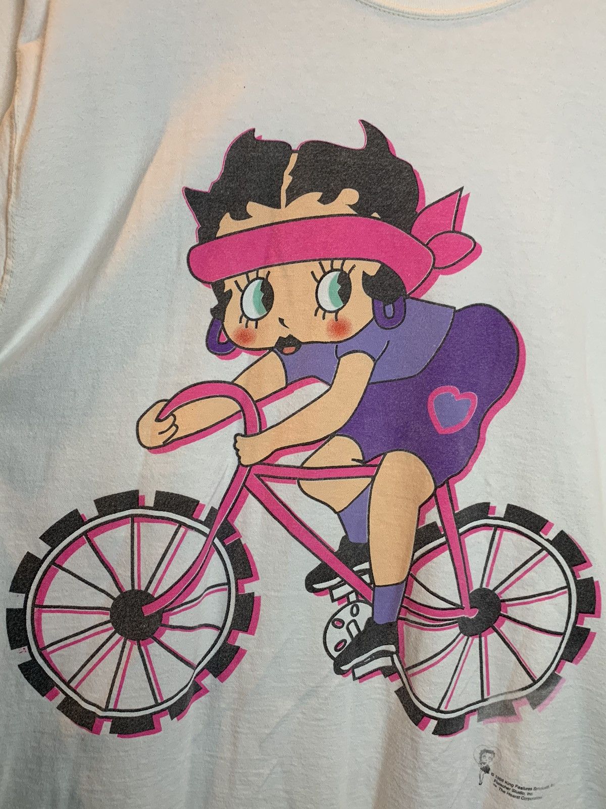 Vintage *RARE* Vintage 90’s Betty Boop Bicycle Cartoon Art T-Shirt L Size US L / EU 52-54 / 3 - 2 Thumbnail