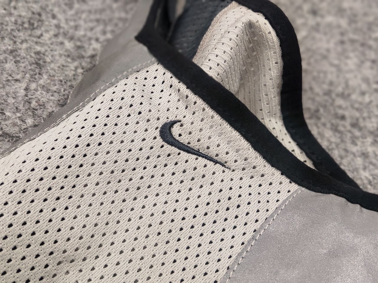 Nike Vintage Nike Running Vest Gray tones Reflective Y2K Style Size US M / EU 48-50 / 2 - 14 Thumbnail