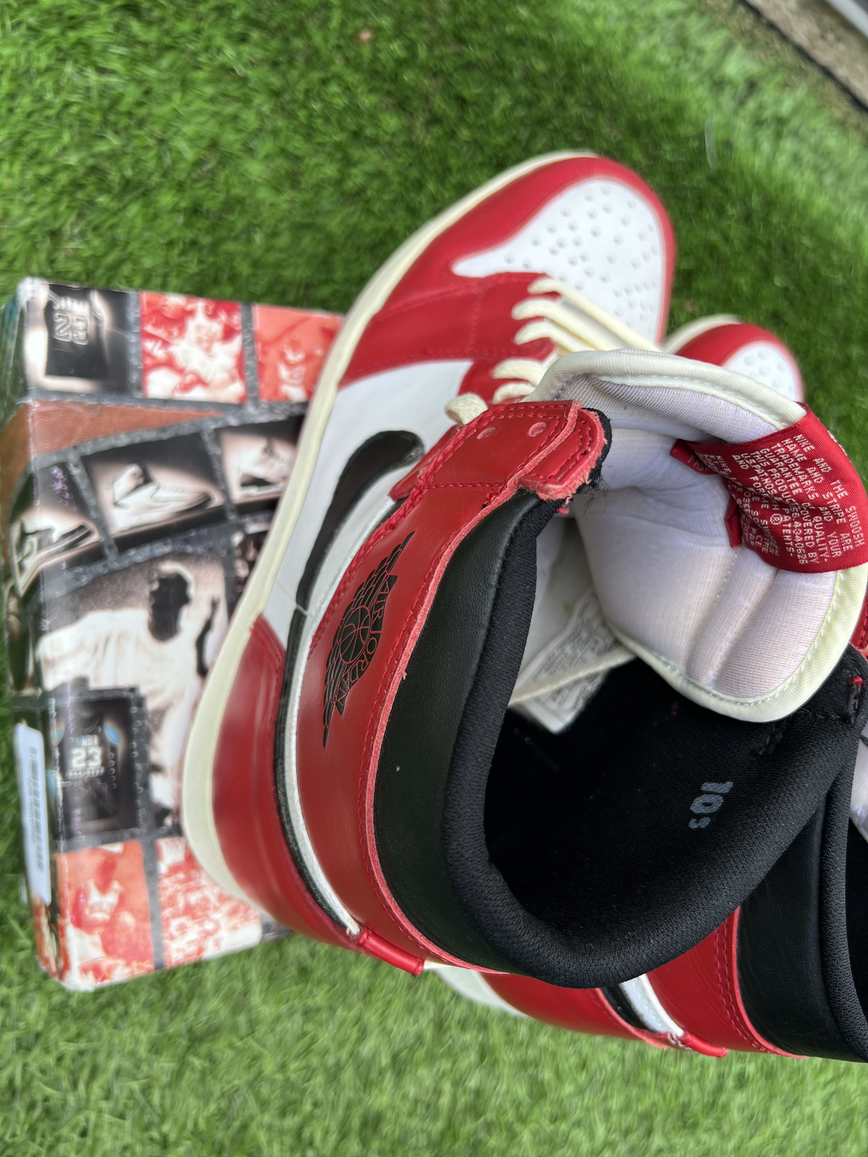 Jordan Brand Jordan 1 Retro High Chicago 1994 (Includes box and card) Size US 10.5 / EU 43-44 - 7 Thumbnail