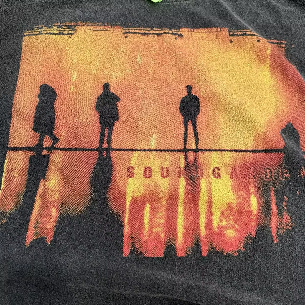 Japanese Brand × Vintage "SOUNDGARDEN" Band Punk Graphic Printed Cotton Washed Tshirt Size US L / EU 52-54 / 3 - 5 Thumbnail