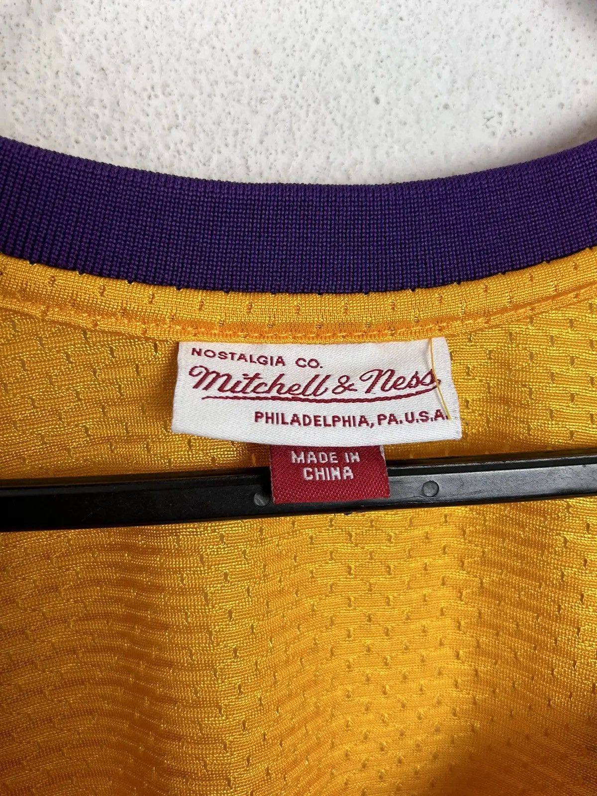 Mitchell & Ness Mitchell & Ness L.A. Lakers 2018 NBA HWC Jersey In Yellow Size US M / EU 48-50 / 2 - 5 Thumbnail