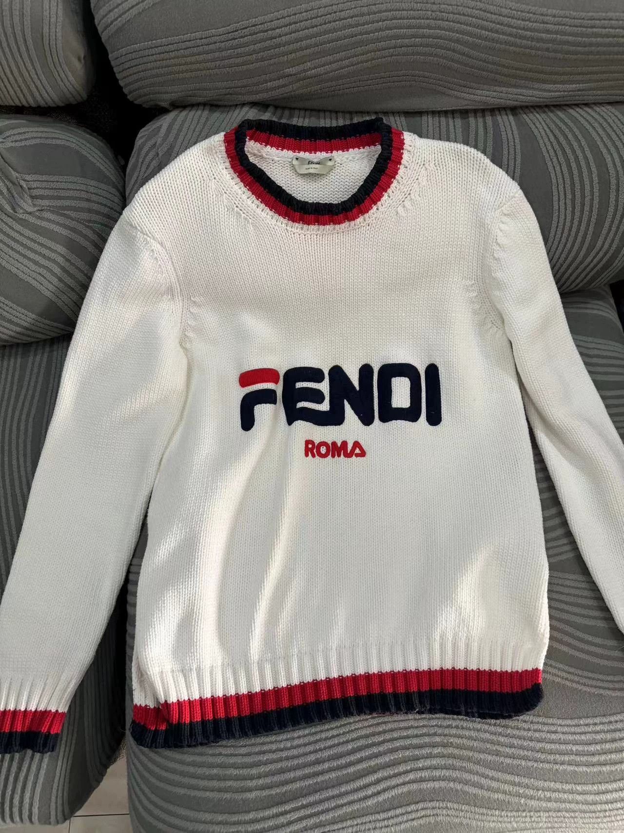 Fendi Fendi crewneck sweater Size M / US 6-8 / IT 42-44 - 1 Thumbnail