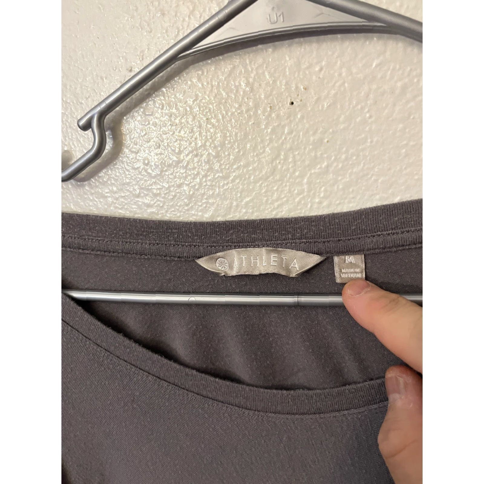Athleta Athleta Gray T-Shirt Top Size Medium Long Sleeve Activewear Casual Regular Womens Size M / US 6-8 / IT 42-44 - 2 Thumbnail