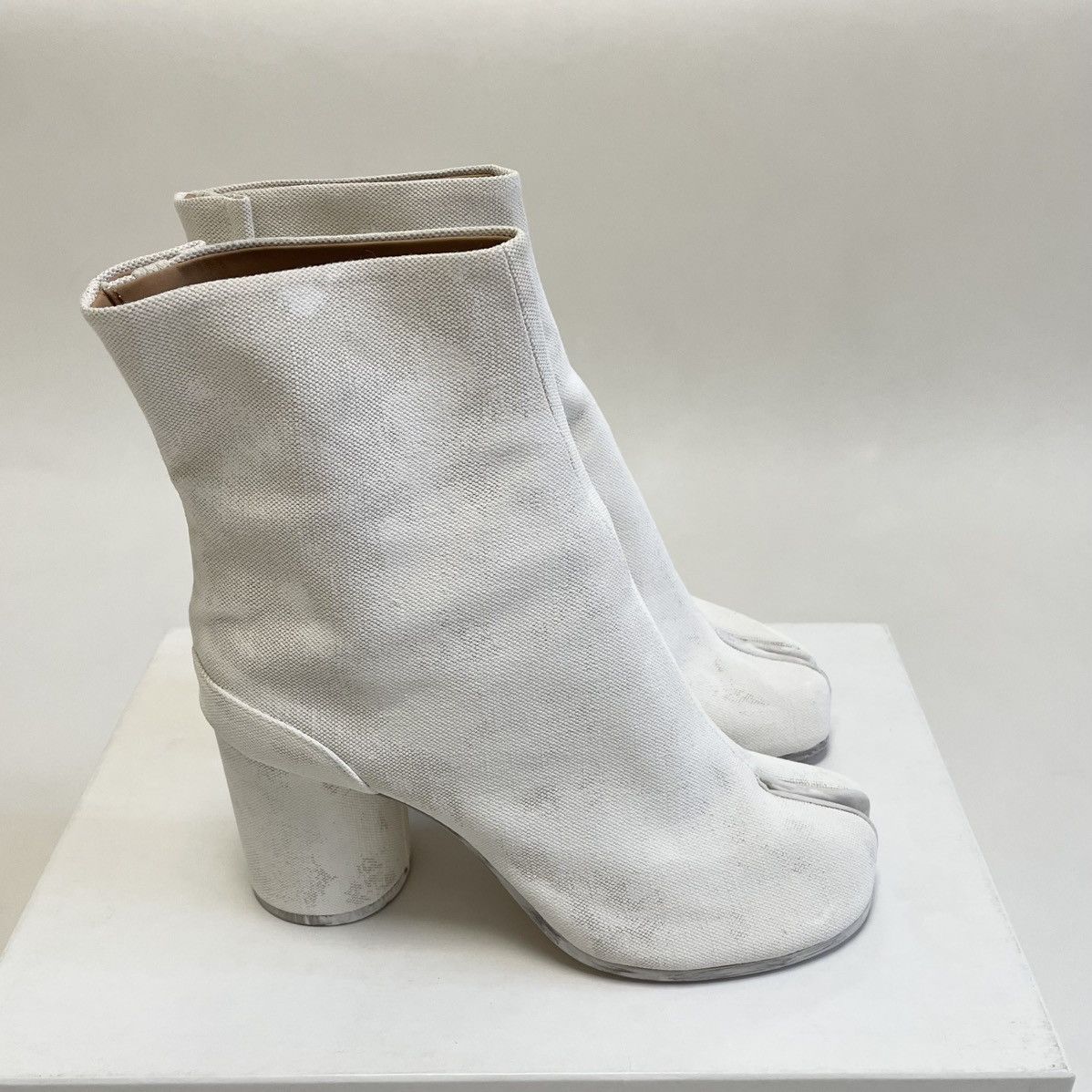 Maison Margiela White Painted Canvas Tabi Boots Size US 10 / IT 40 - 25 Thumbnail