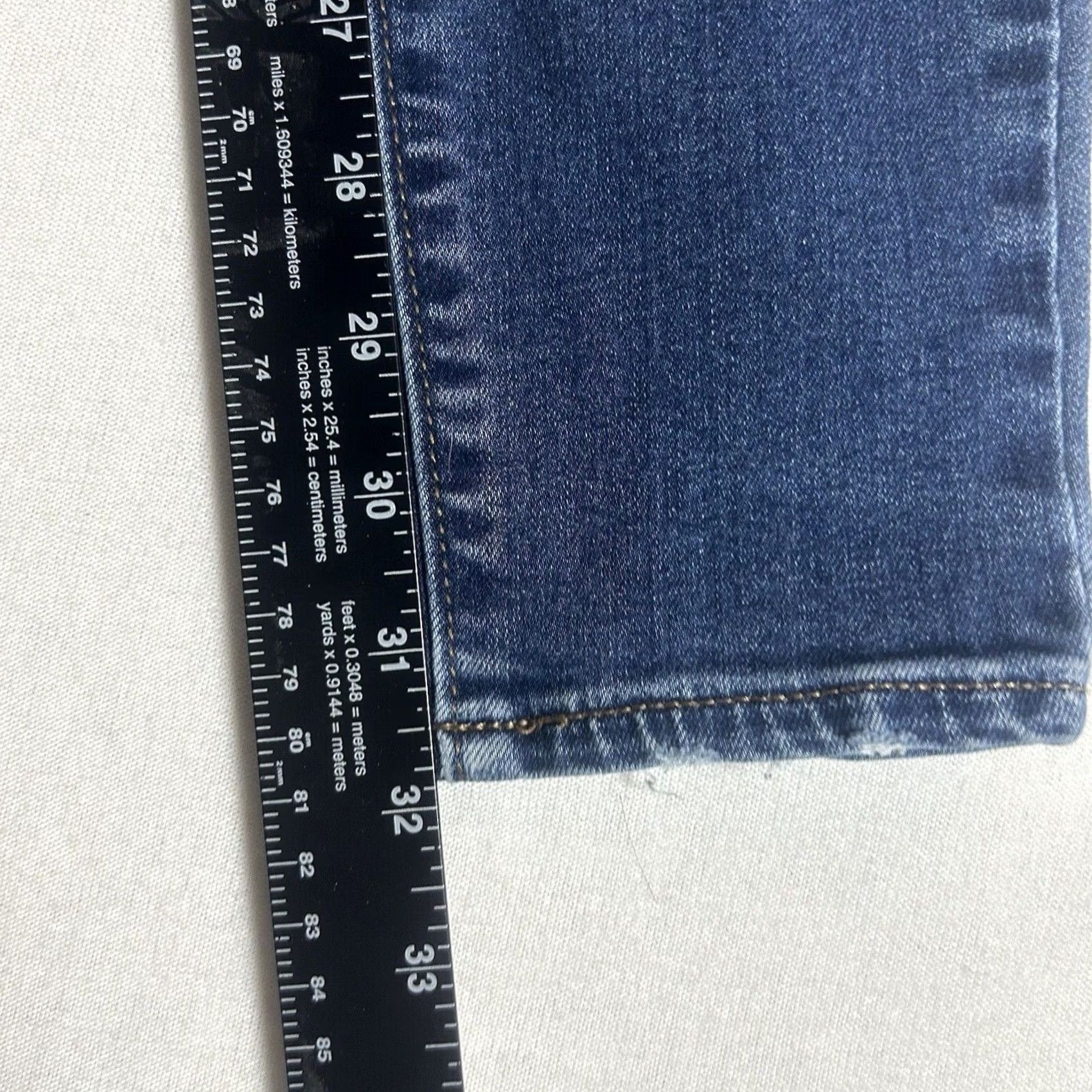 Old Navy Old Navy Jeggings Womens Size 4 Tall Blue Denim Mid Rise Pull On 5-Pocket Zipper Jeans Size 27" / US 4 / IT 40 - 6 Thumbnail