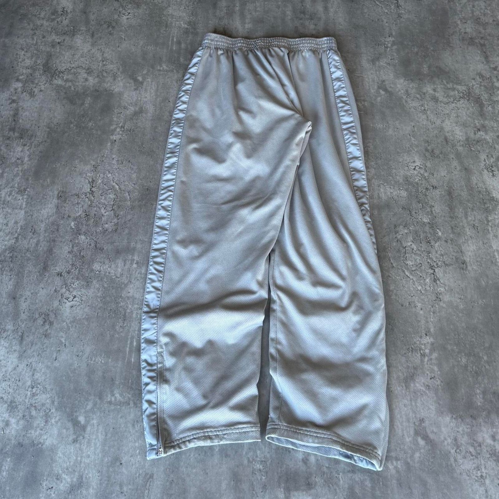 Vintage Vintage Y2K National Guard Baggy Grey Essential Sweatpants Size US 31 - 2 Thumbnail