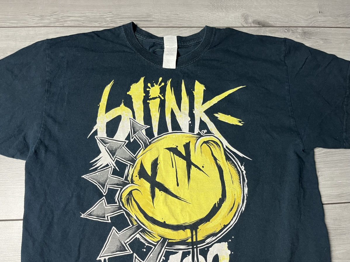 Band Tees Blink-182 smile tshirt rock band size Large Size US L / EU 52-54 / 3 - 3 Thumbnail