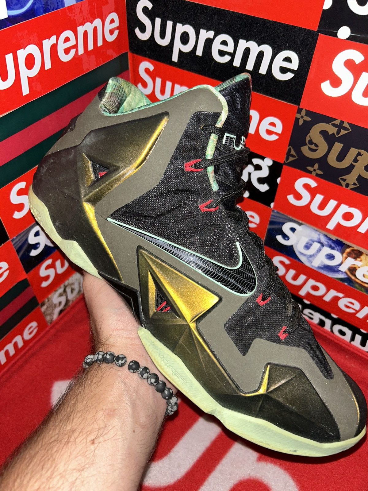 Nike Nike LeBron 11 King's Pride 616175-700 size 13 with box Size US 13 / EU 46 - 8 Thumbnail