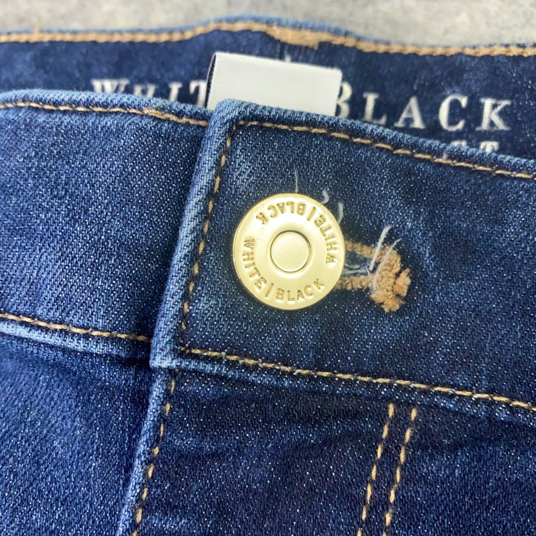White House Black Market White House Black Market Jeans Womens Size 6 Blue Slim Cropped Mid Rise Stretch Denim Cotton Polyester Spandex Zip Button Inseam 23 High Rise Size 29" - 4 Thumbnail