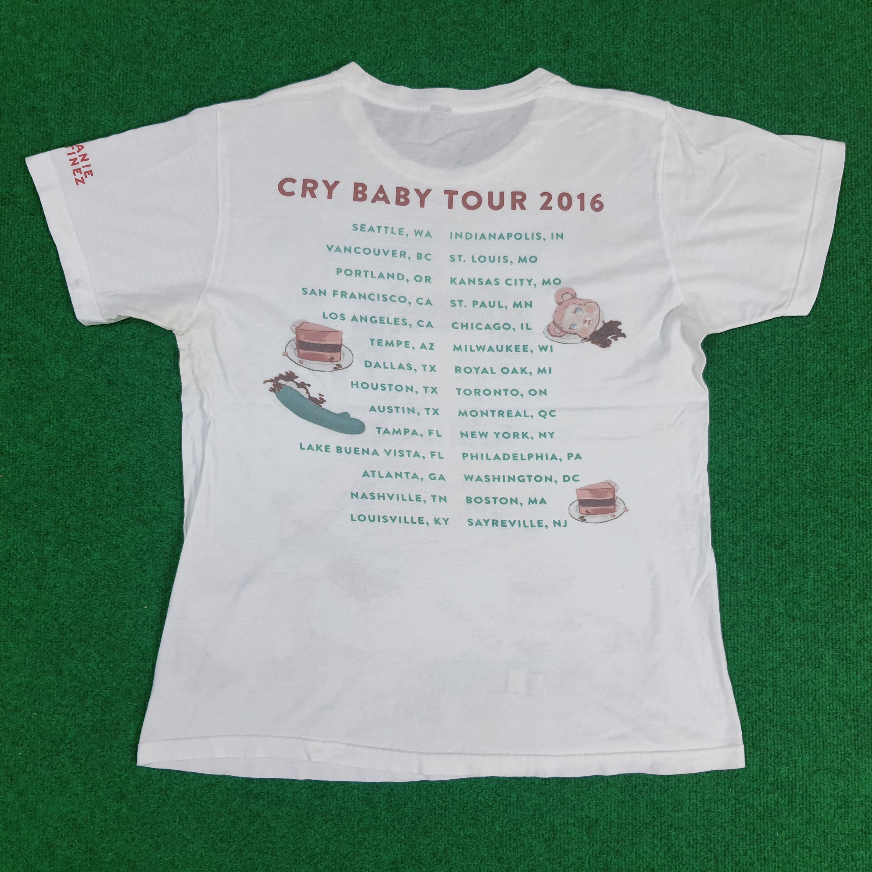 Band Tees × Tultex × Vintage Vintage Melanie Martinez Cry Baby Tour 2016 Tshirt Size US M / EU 48-50 / 2 - 3 Thumbnail