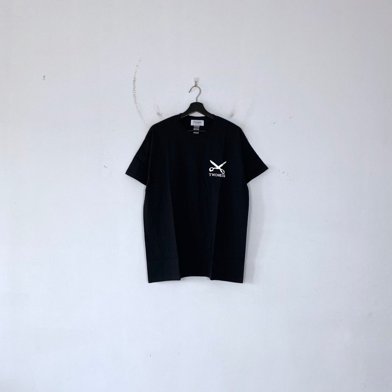 TWONESS TWONESS SHEARS LOGO T-SHIRT Size US XL / EU 56 / 4 - 1 Thumbnail