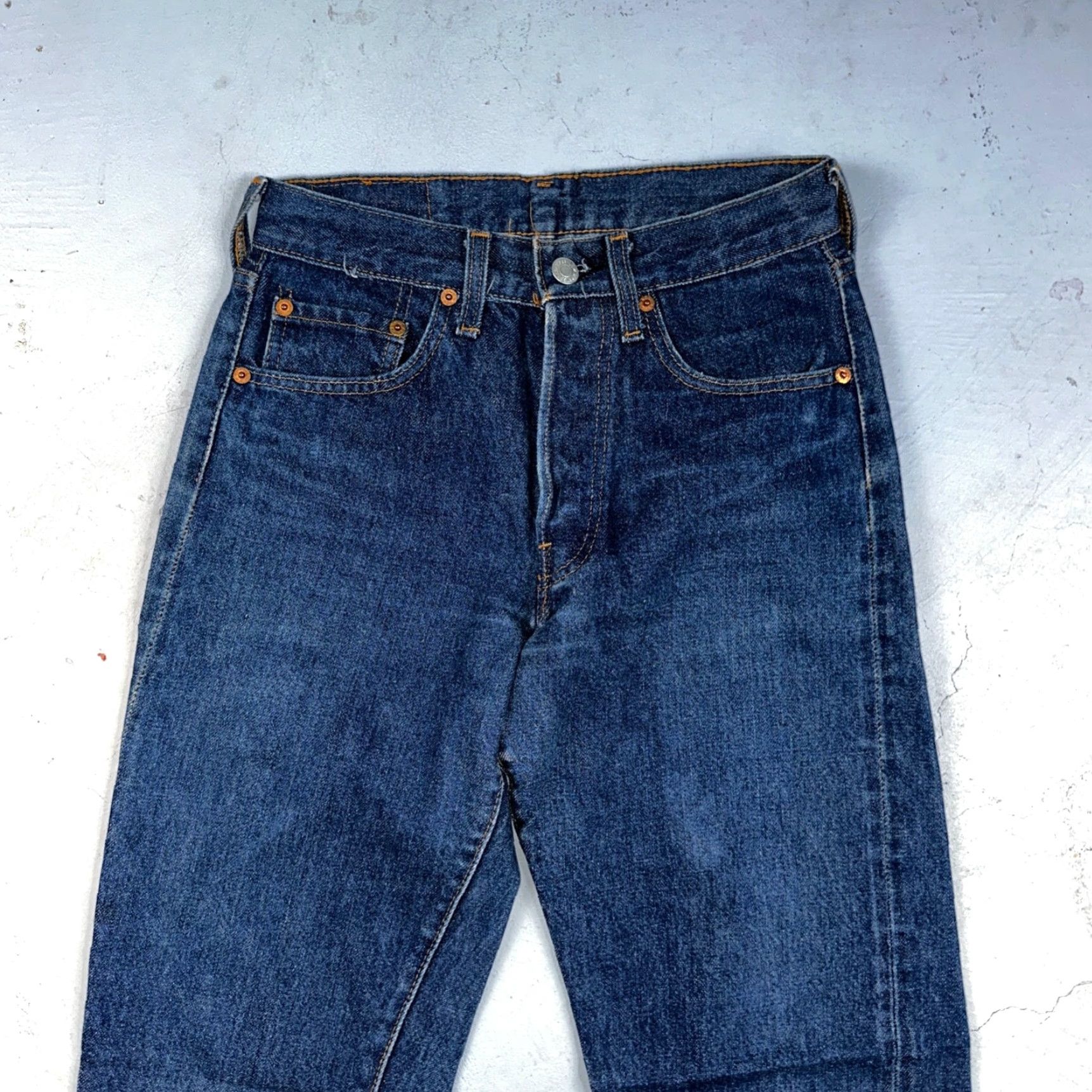 Levi's VINTAGE Levi's 501 Jeans (XX) 80s USA Dark Wash Blue Selvedge 27x34 27x34 Button Denim Straight Mens Size US 27 - 2 Thumbnail