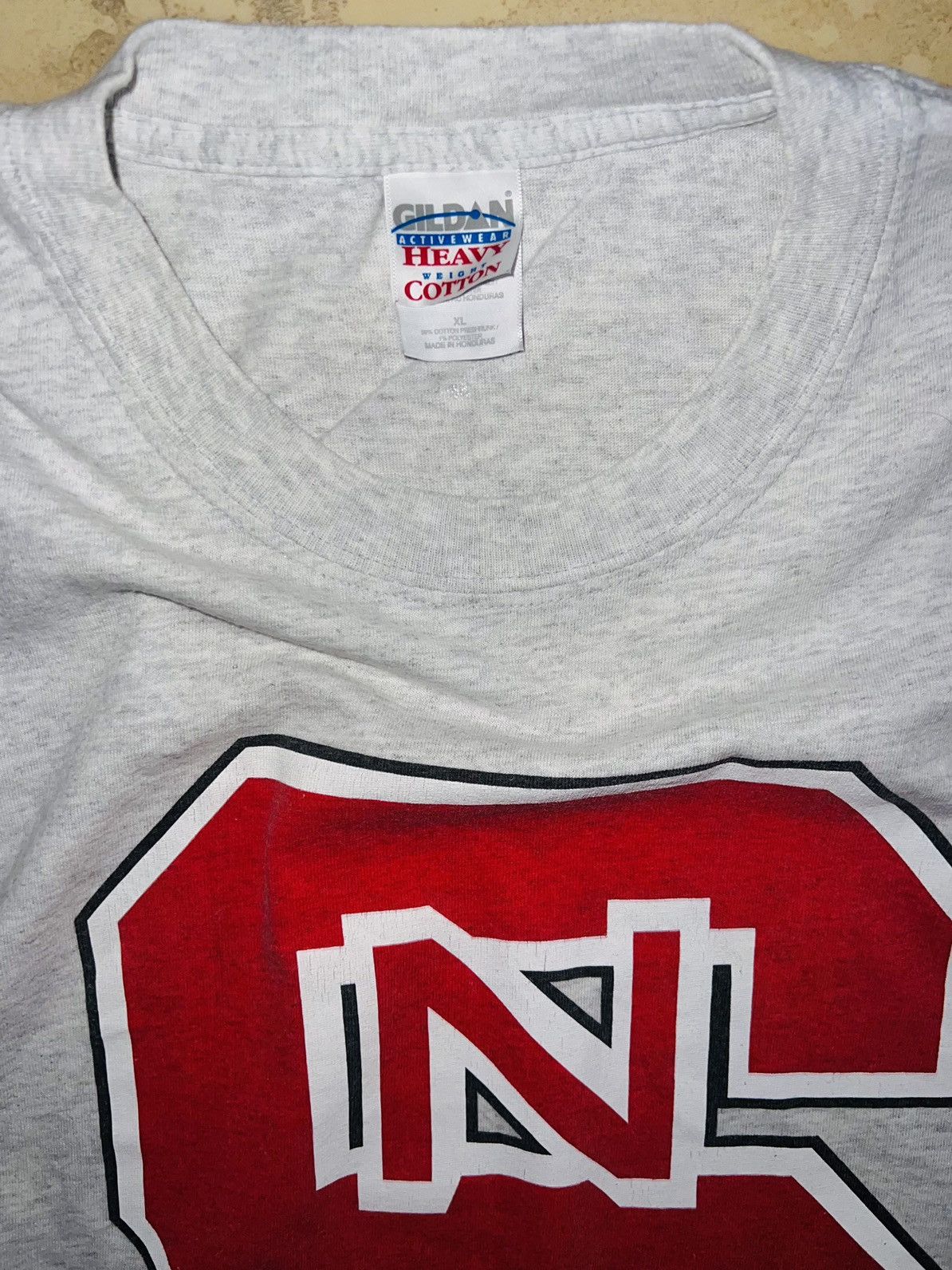 NCAA × Vintage VINTAGE NC STATE BIG LOGO T-SHIRT Size US XL / EU 56 / 4 - 4 Thumbnail