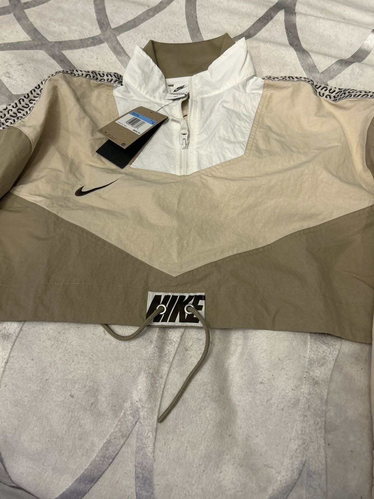 image of Nike Bomber Size M in Beige, Women's