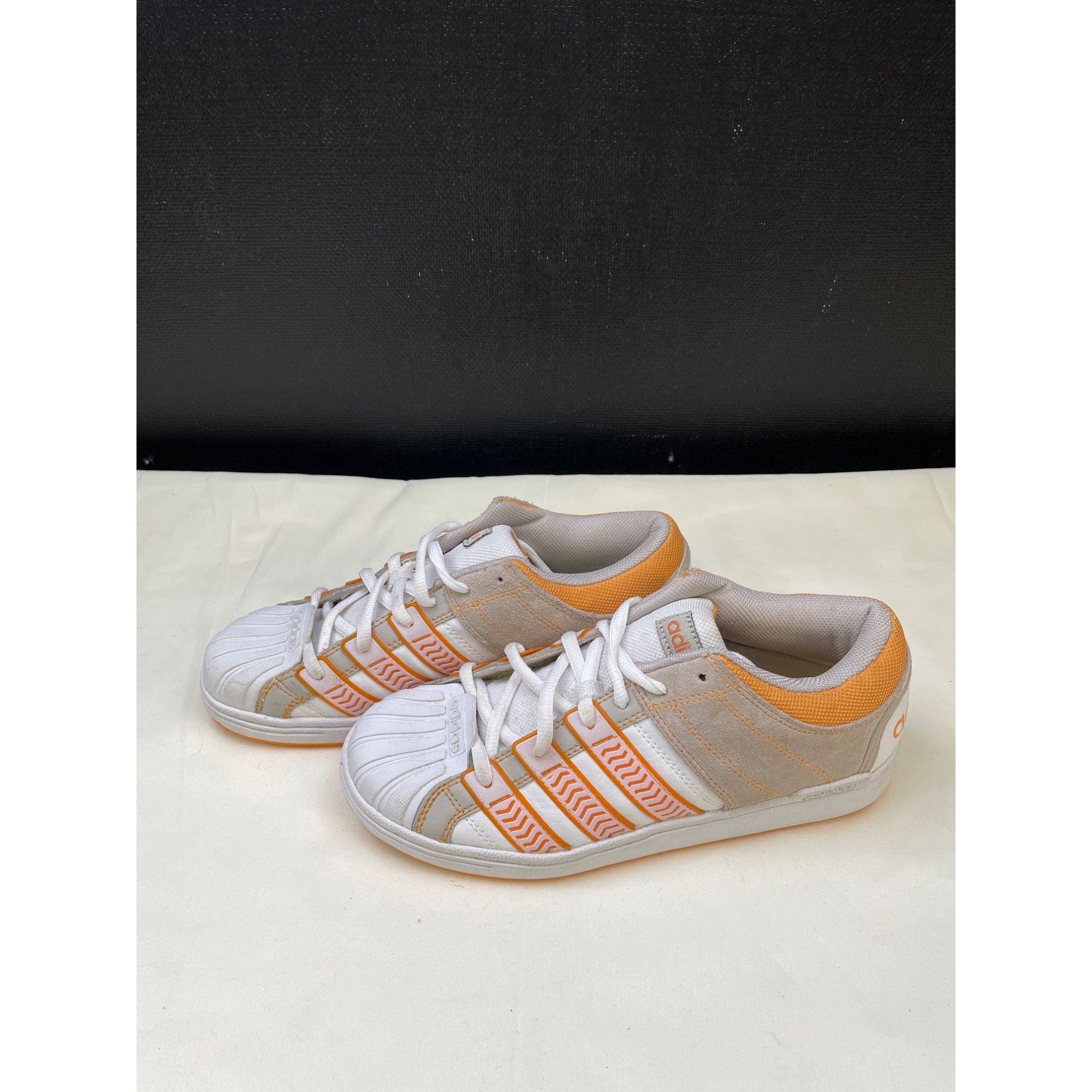 Adidas Adidas Men's White/Orange Sneakers /Shoes Size 6 SKU 5703 Size US 6 / EU 39 - 3 Thumbnail