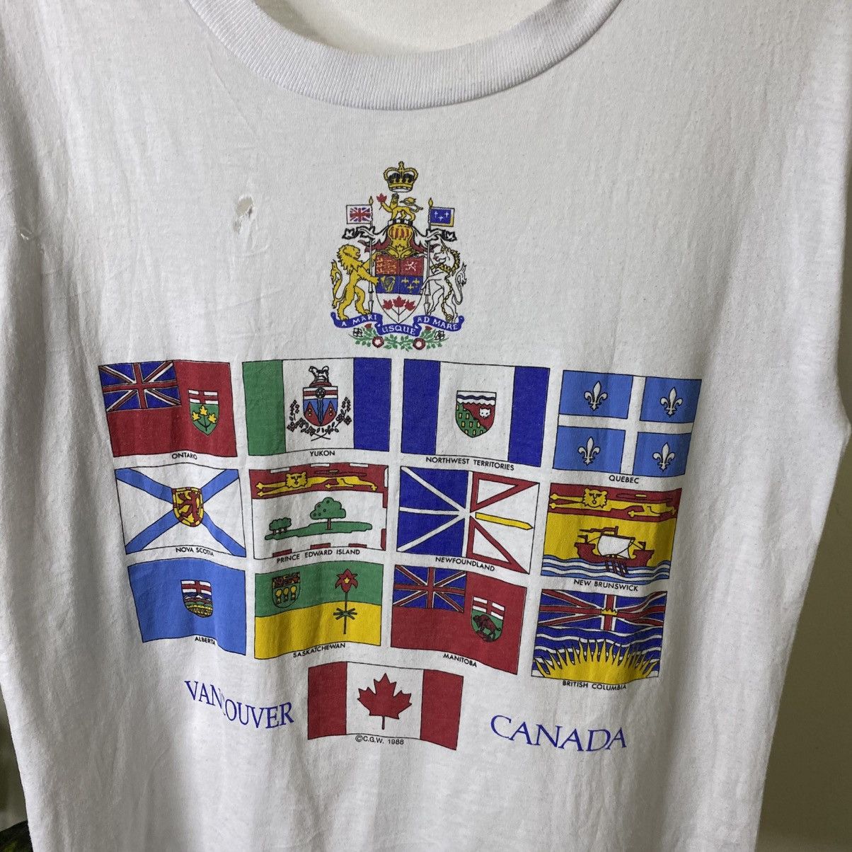 Vintage Vintage 80s Canada Vancouver Distressed T Shirt Size US M / EU 48-50 / 2 - 2 Thumbnail