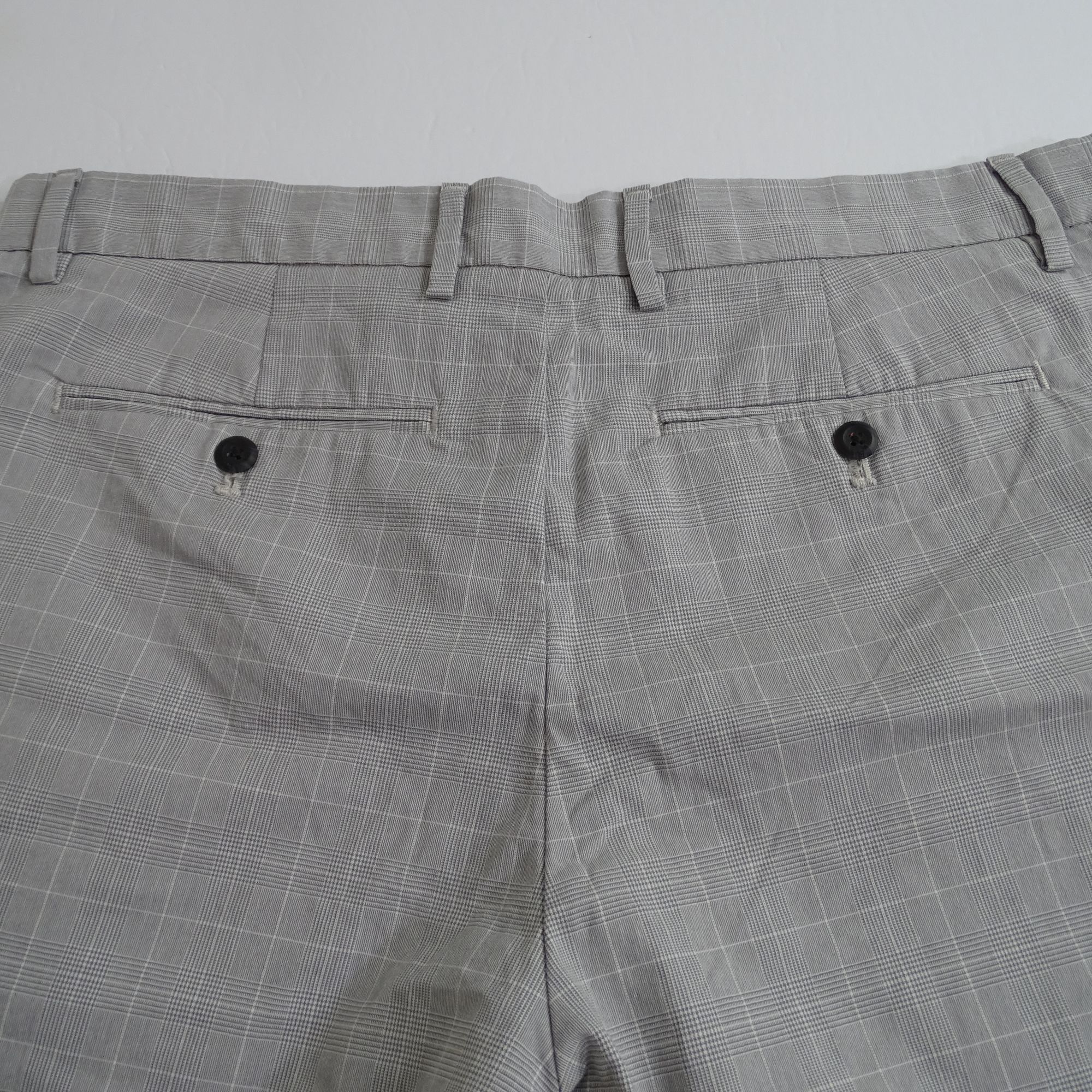 Banana Republic Banana Republic Grayson Grey Glen Plaid Shorts Men Size 33 Size US 33 - 4 Thumbnail