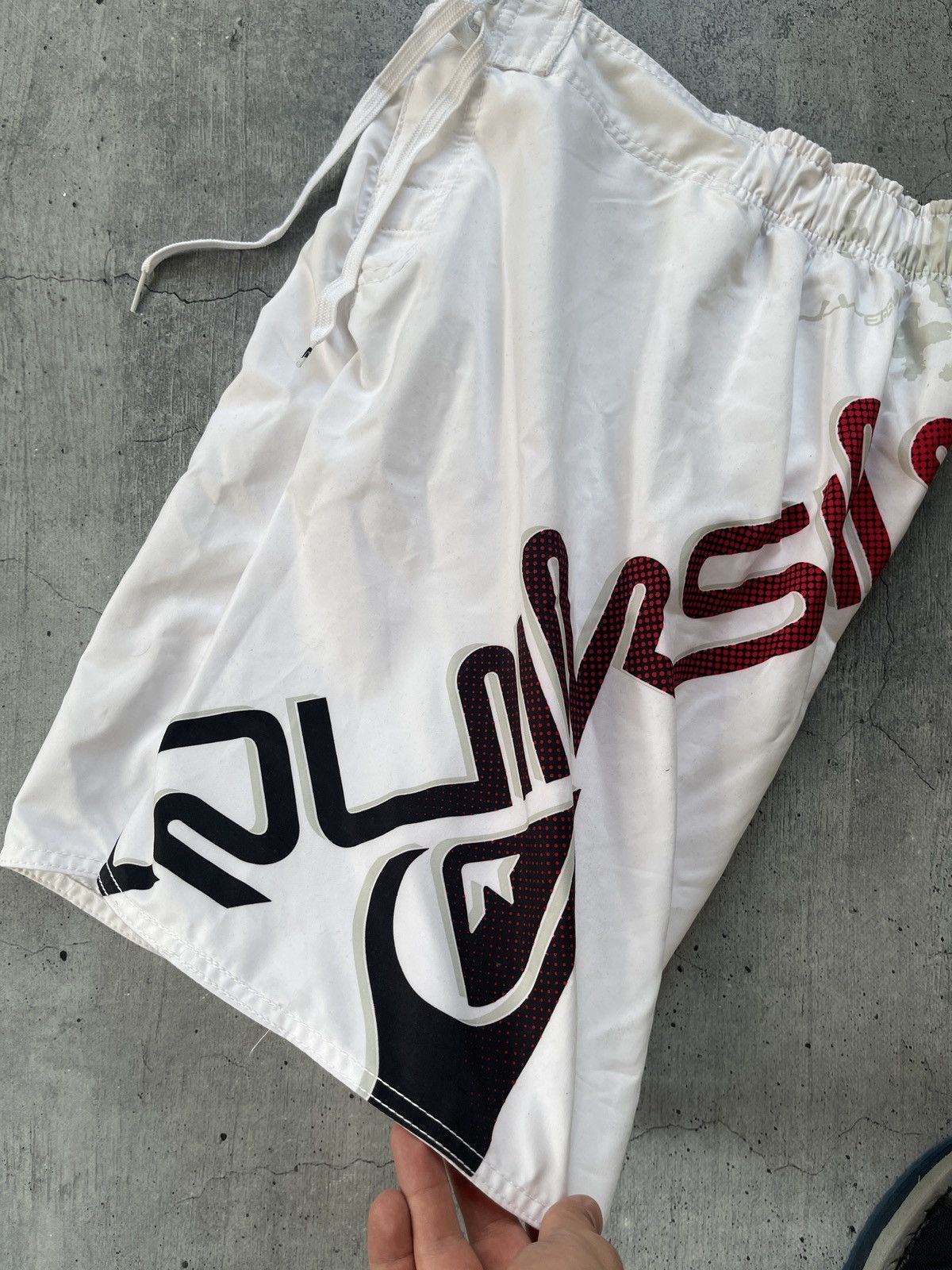 Quicksilver Vintage Quicksilver cargo shorts big logo Size US 32 / EU 48 - 7 Thumbnail