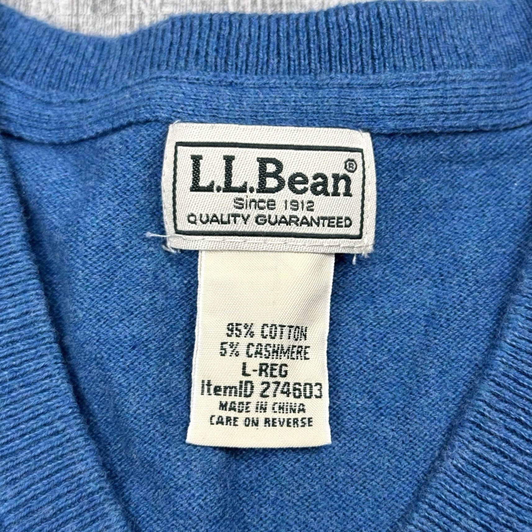 Vintage VINTAGE LL BEAN Mens Blue Cotton Cashmere V-Neck Pullover Knit Sweater Adult Large Regular Size Size US L / EU 52-54 / 3 - 3 Thumbnail