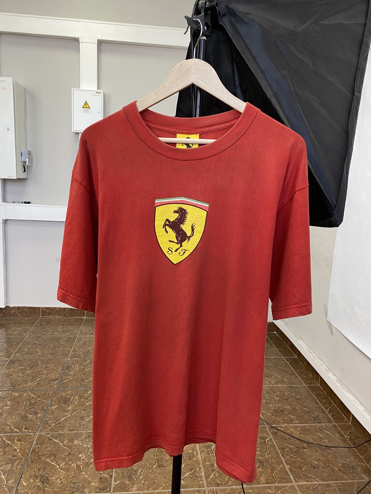 Ferrari 🇮🇹 Vintage 1996 Ferrari Racing F1 Graphic Big logo T-Shirt Size US XL / EU 56 / 4 - 1 Thumbnail
