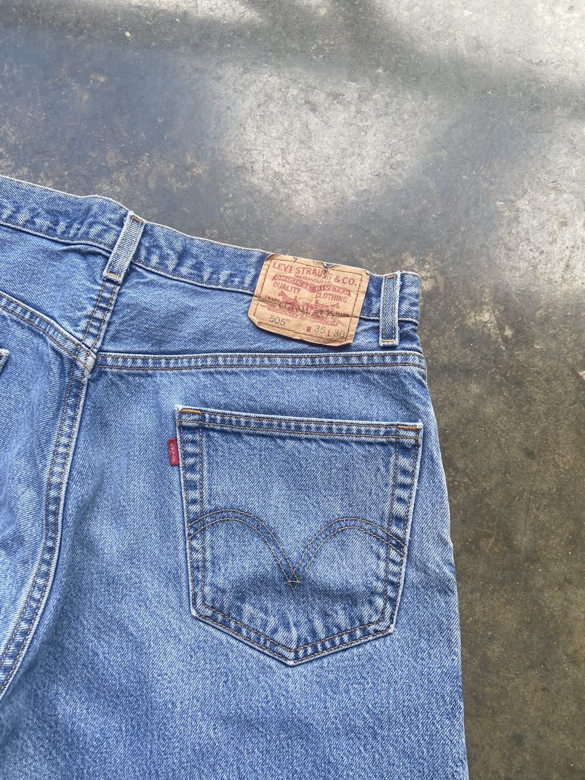 Levi's × Vintage Vintage Nicely Faded Levis 505 Blue Jeans 35x30 Size US 35 - 5 Thumbnail