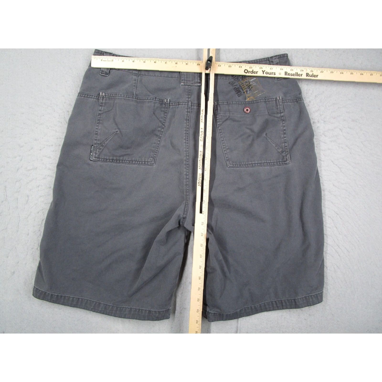Body Glove VINTAGE Body Glove Shorts Mens 36 Gray Chino Cotton Casual Flat Front Baggy Y2K Size US 36 / EU 52 - 7 Thumbnail