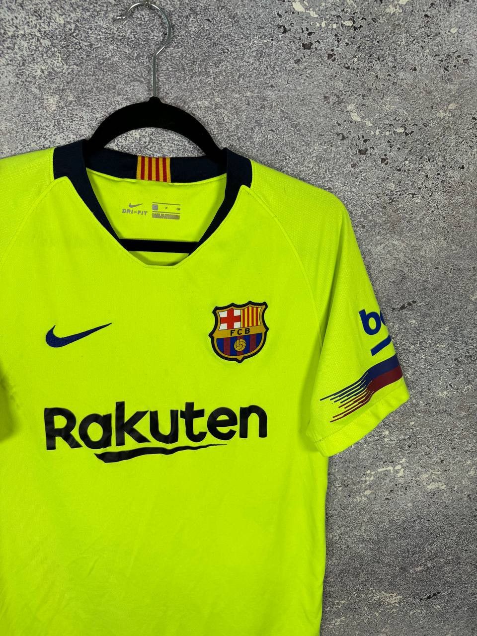 Nike Vintage FC Barcelona 2018/19 Away Nike Soccer Jersey Size US S / EU 44-46 / 1 - 2 Thumbnail