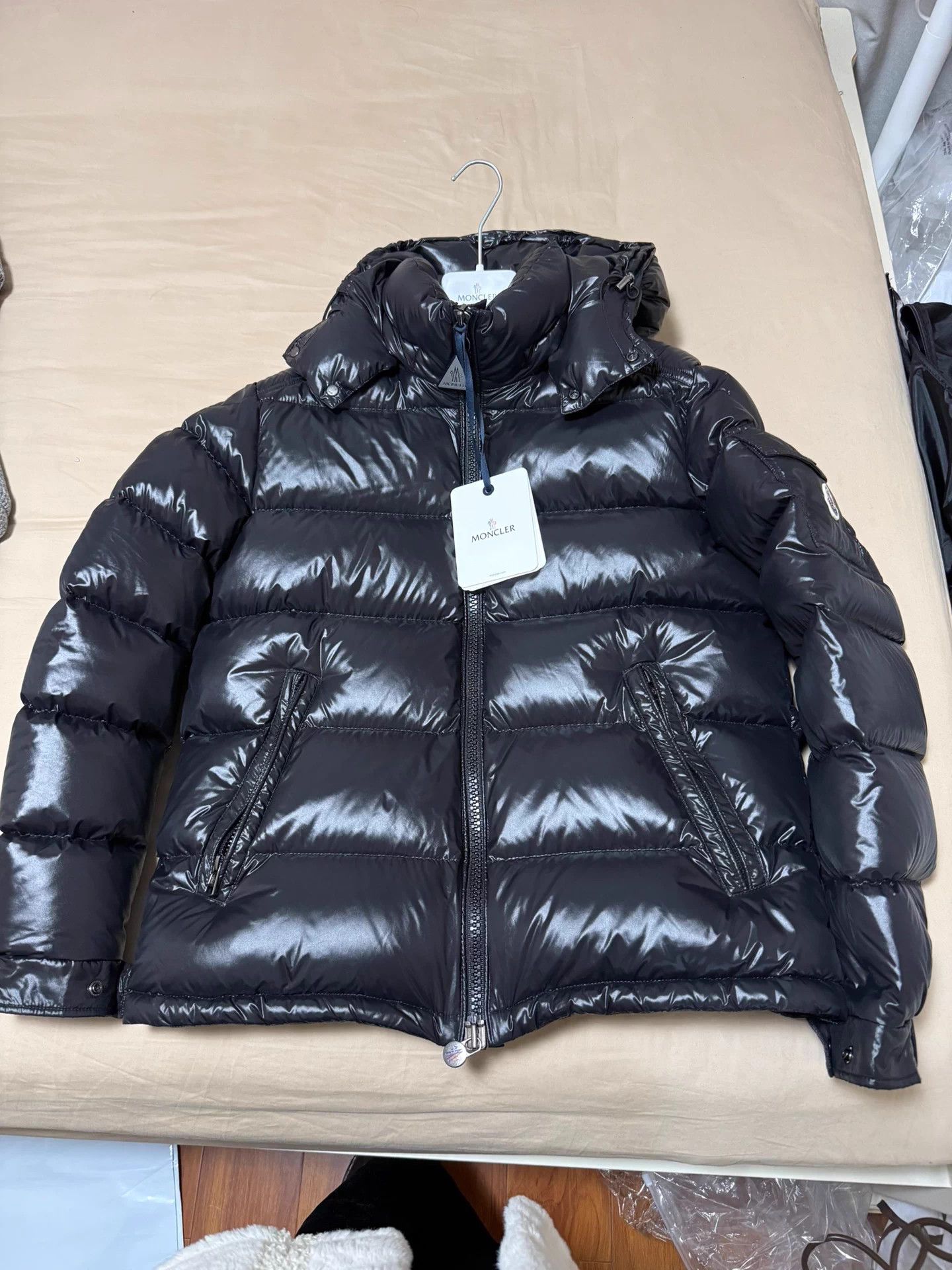 Moncler Moncler Maya solid short zip hooded unisex puffer 3 new tags Size M / US 6-8 / IT 42-44 - 1 Thumbnail