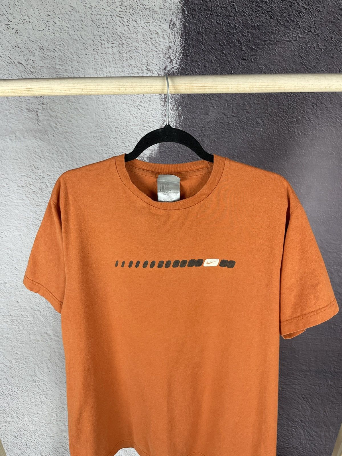 Vintage Nike vintage y2k orange stripe logo swoosh tee shirt Size US M / EU 48-50 / 2 - 3 Thumbnail