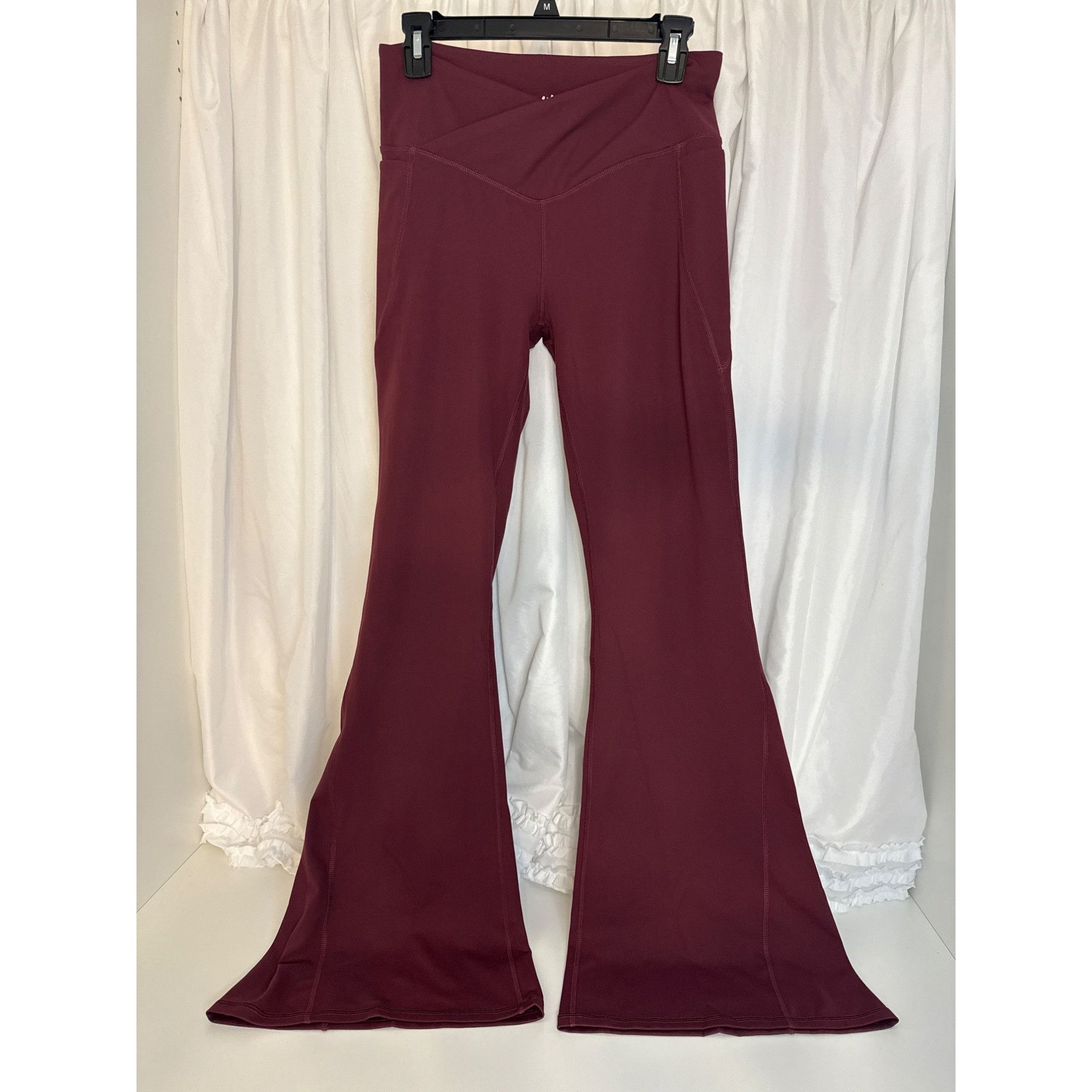 Fabletics Fabletics PureLuxe Everyday Crossover Flare Burgundy Babe Yi Size 27" / US 4 / IT 40 - 8 Thumbnail