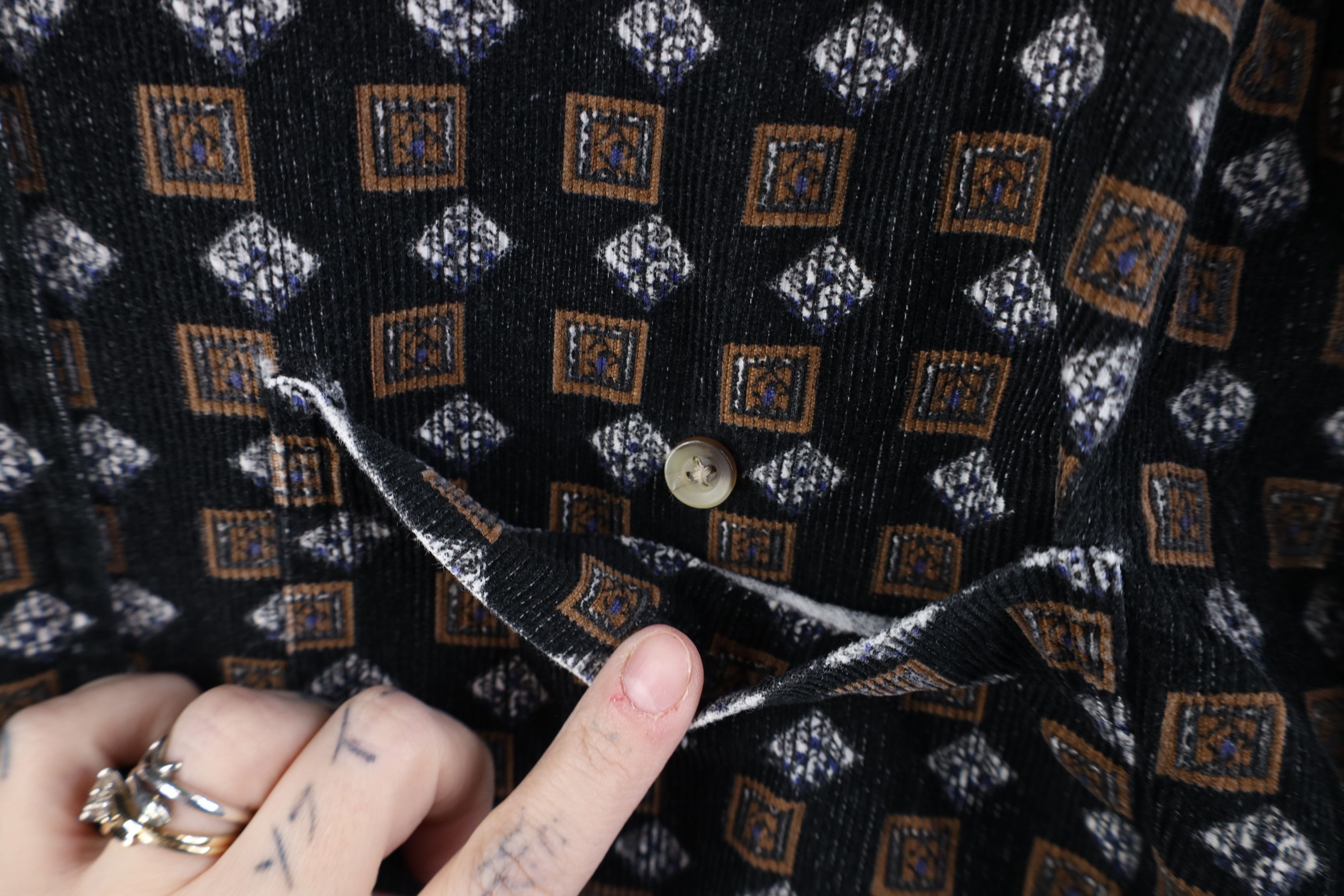 Vintage Vintage 90s Streetwear Diamond Corduroy Button Down Shirt Size US M / EU 48-50 / 2 - 6 Thumbnail