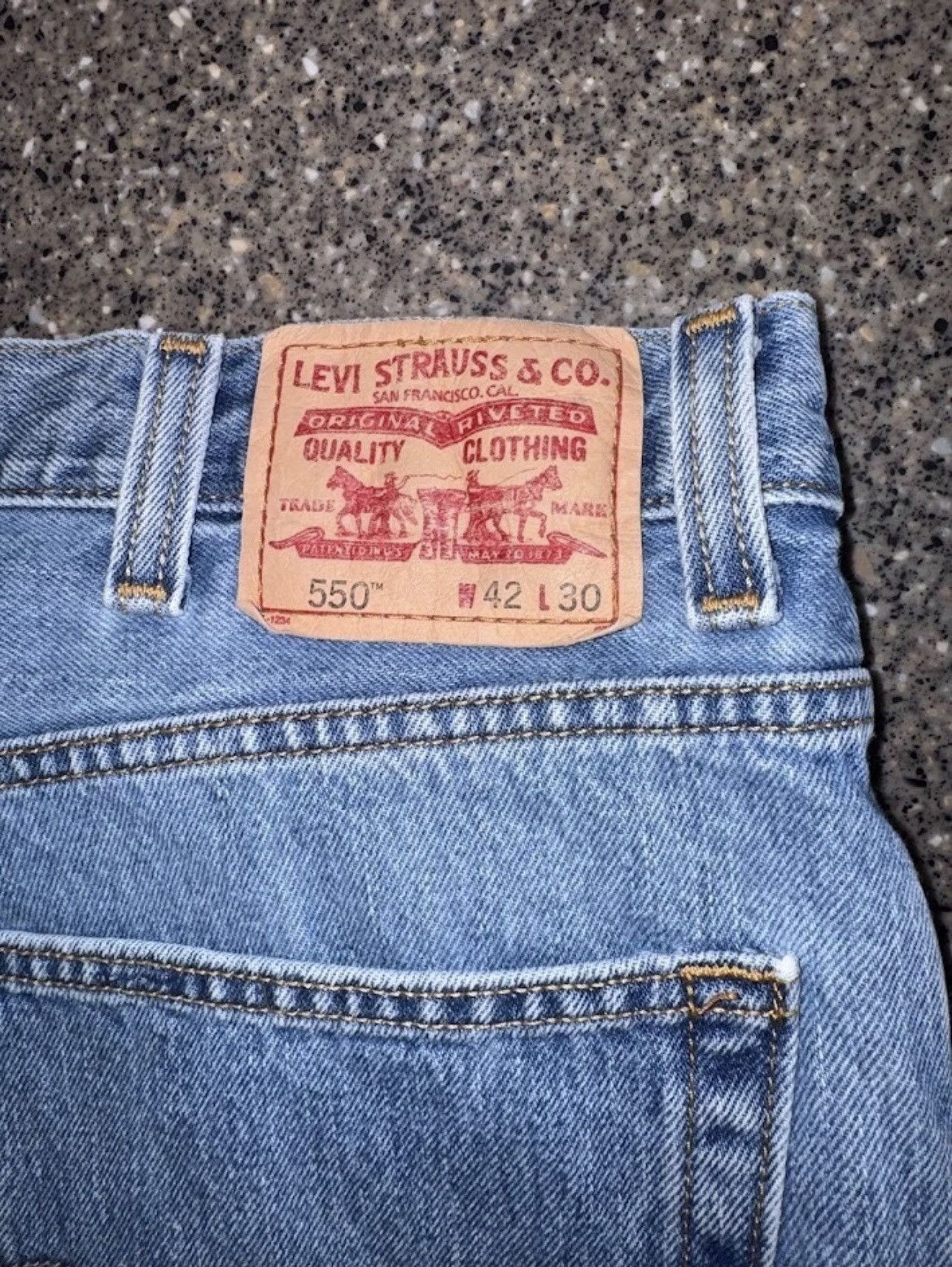 Levi's Vintage Levi’s 550 Relaxed Fit Jeans W42 L30 Light Blue Wash Size US 42 / EU 58 - 4 Thumbnail