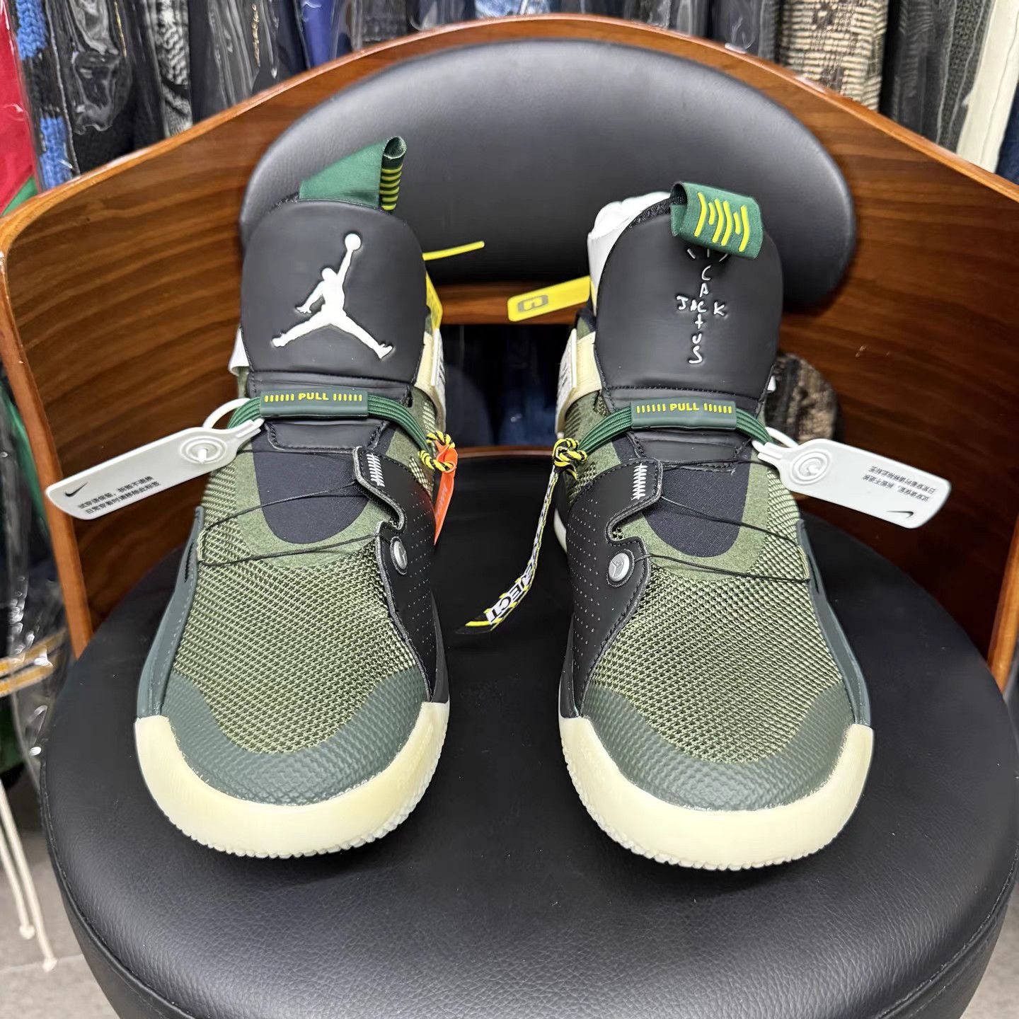 Jordan Brand Air Jordan 33 x Travis Scott Olive Green K15 Size US 9.5 / EU 42-43 - 2 Thumbnail