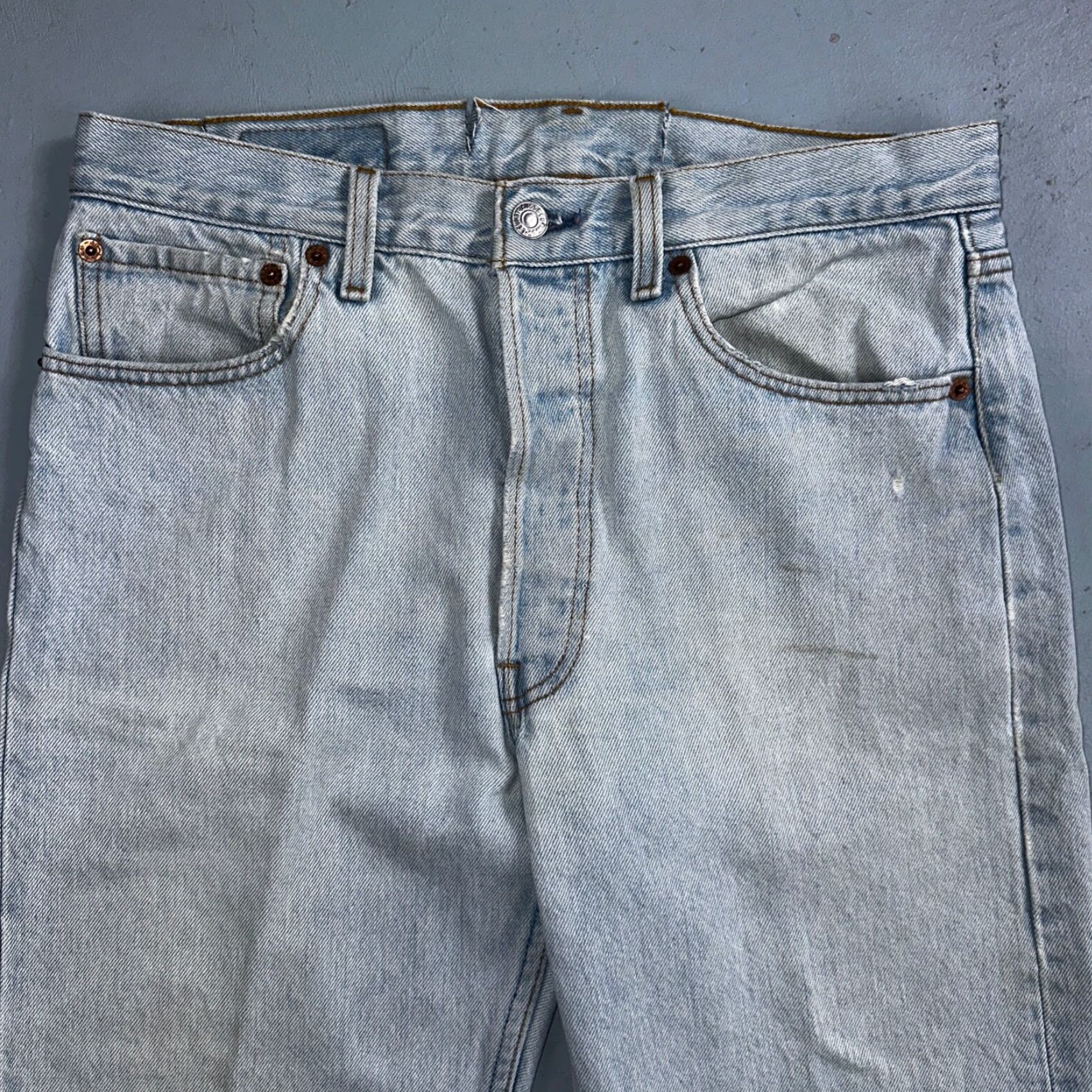 Levi's VINTAGE Levi's 501 Straight Leg Jeans Light Wash 33x34 90s USA Mens Size US 33 - 2 Thumbnail