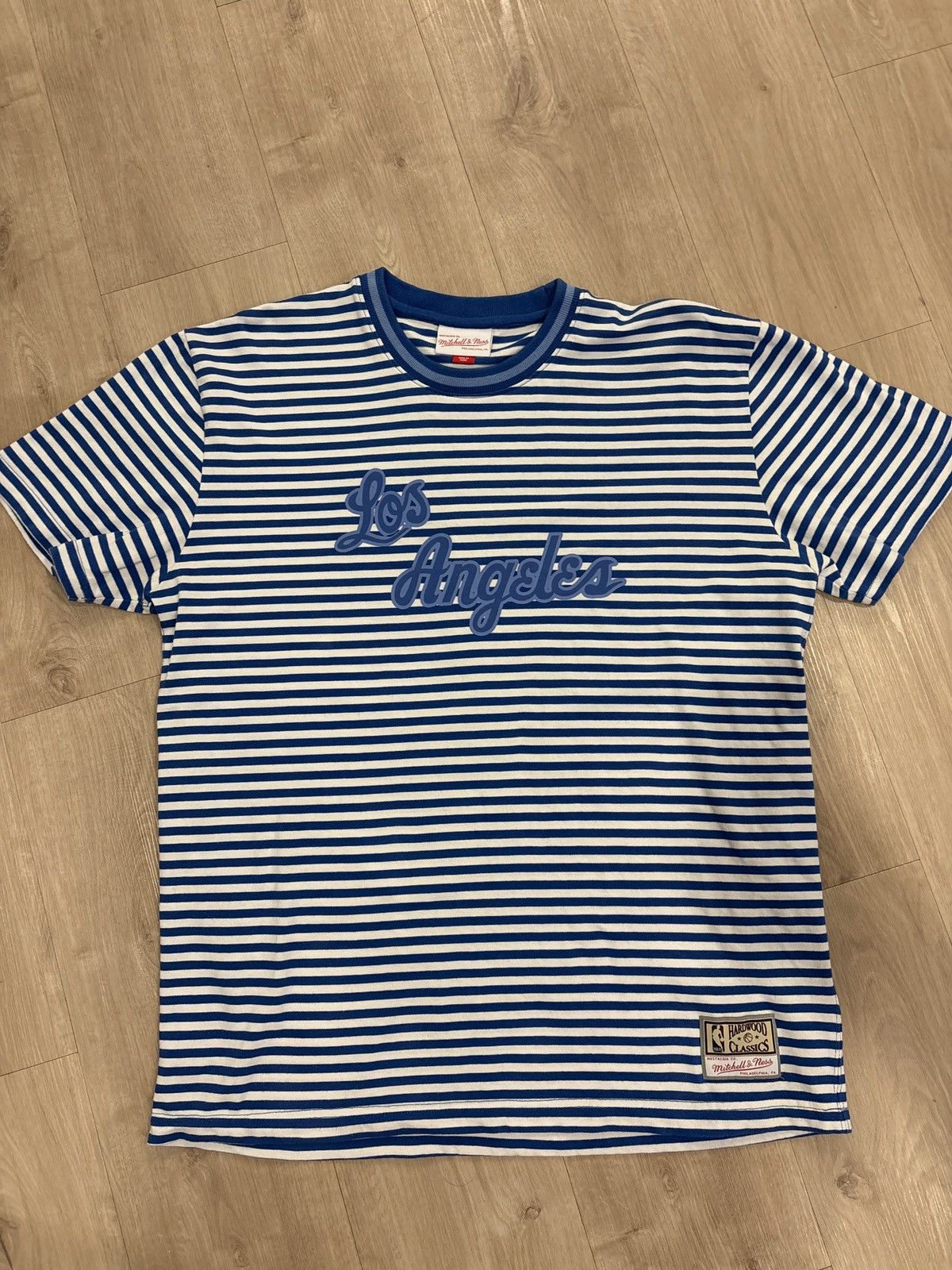 Mitchell & Ness Mitchell & Ness Los Angeles Lakers striped shirt Size US L / EU 52-54 / 3 - 1 Thumbnail
