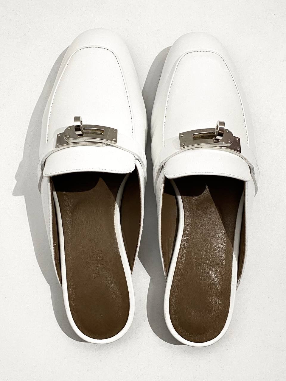 Hermes Hermes Kelly Buckle Logo White Leather Oz Flat Mules Shoes Size US 5 / IT 35 - 7 Thumbnail