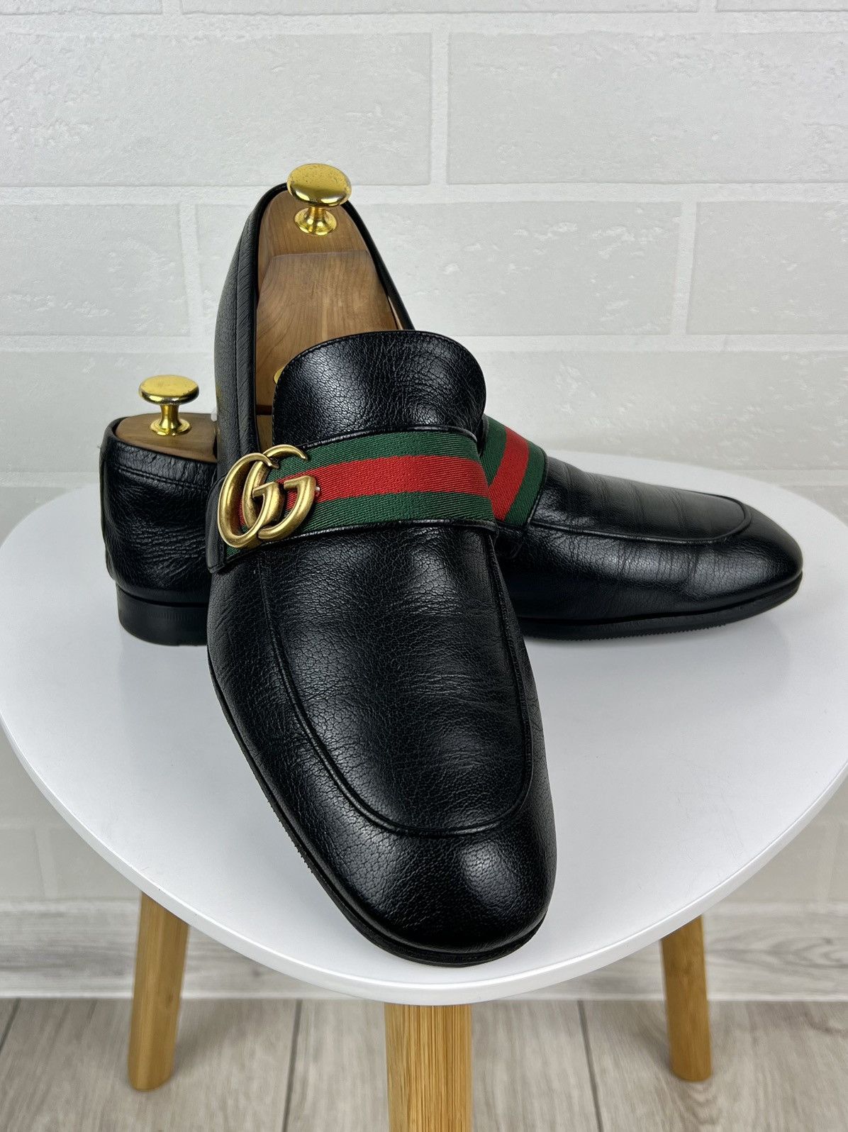 Gucci fashion loafers bees