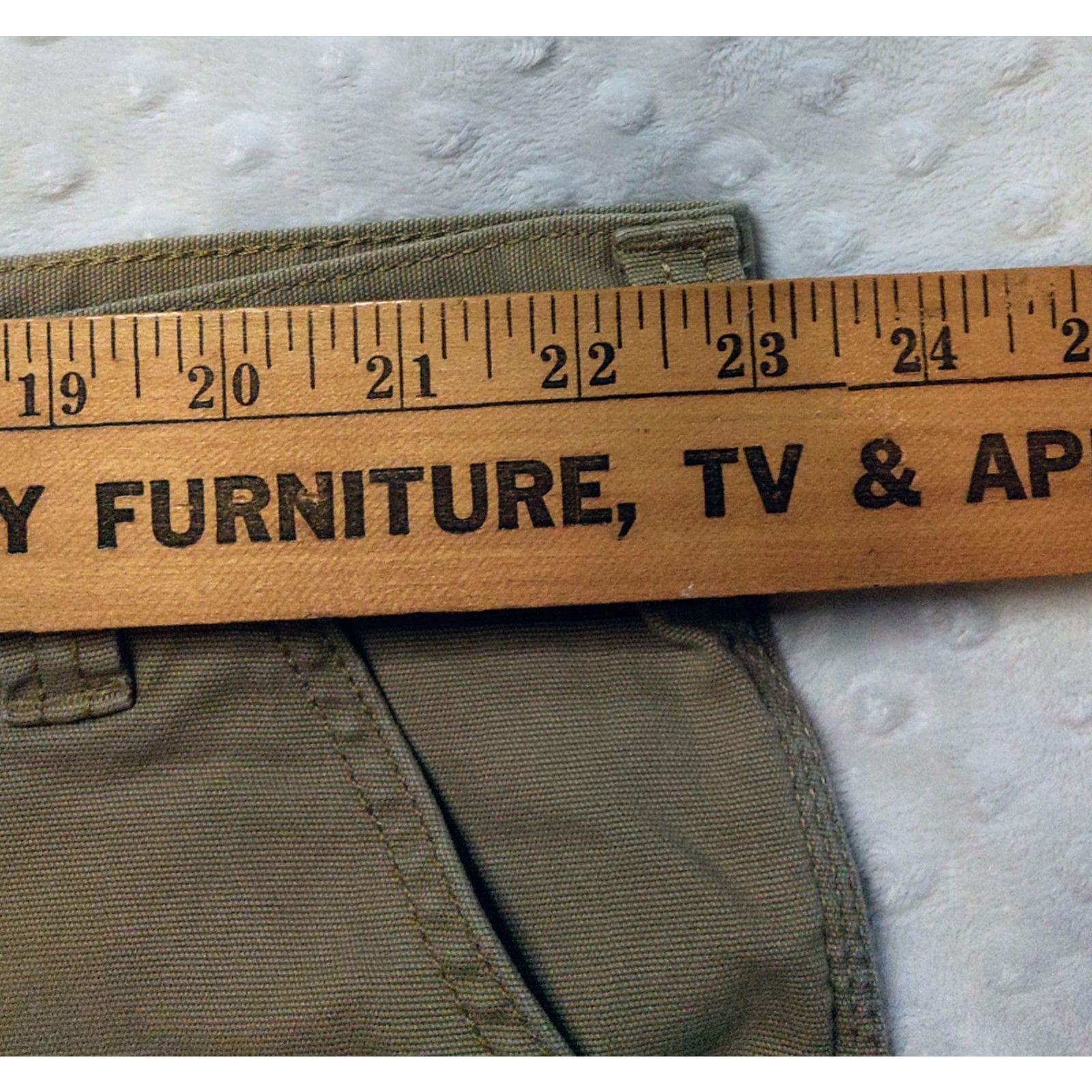 Carhartt Carhartt Shorts Mens 46 Khaki Relaxed Fit Canvas Work Utility Cargo Shorts Beige Cotton Cargo Pocket Relaxed Mens 46 USA Shirt? Size US 30 / EU 46 - 7 Thumbnail