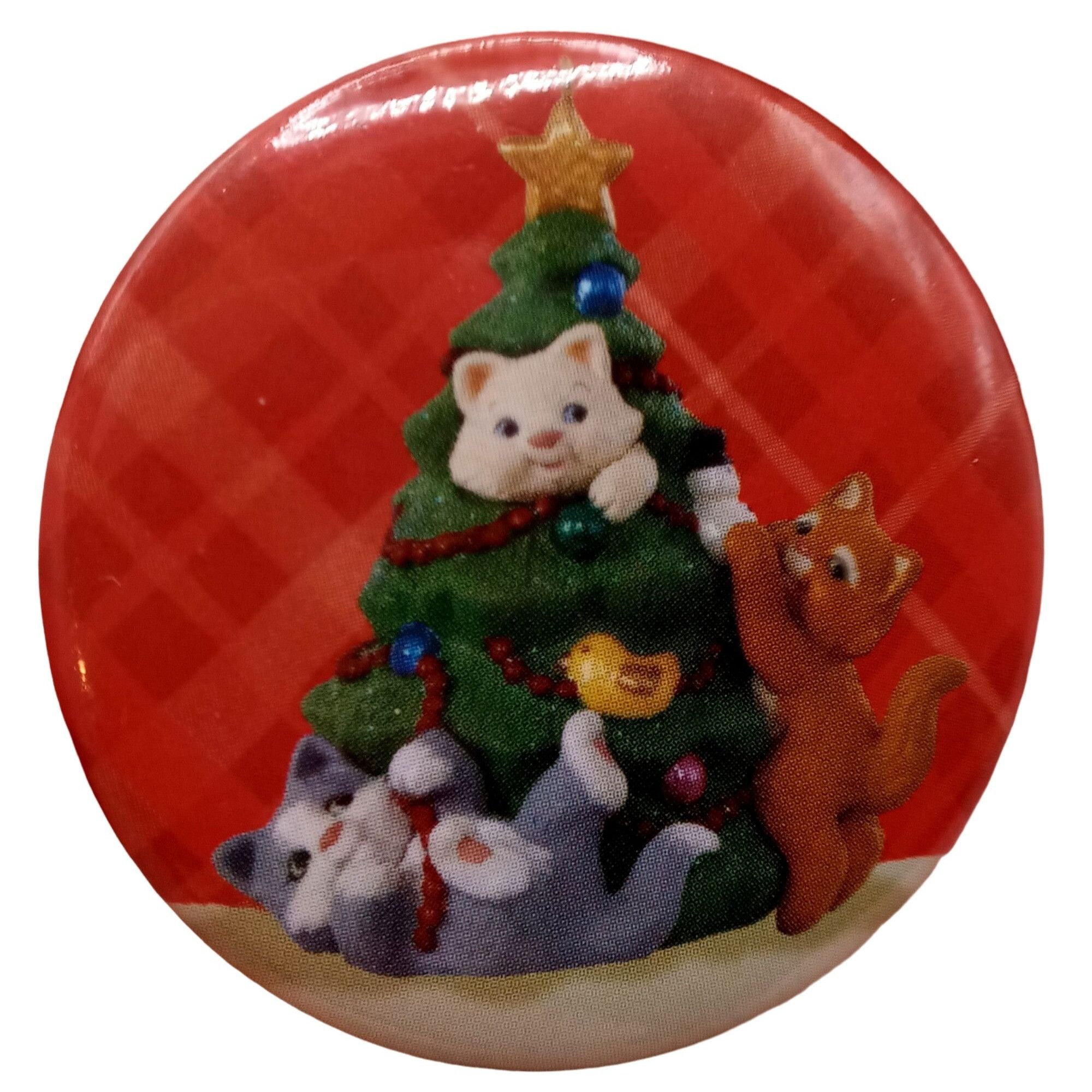 Vintage Christmas Tree Cats Pin Pinback Button Playful Grandmacore Size ONE SIZE - 3 Thumbnail