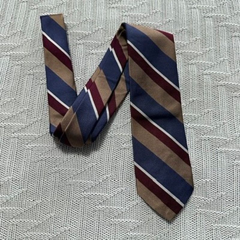 Saks Fifth Avenue Saks Fifth Avenue navy, gold, and maroon silk tie Size ONE SIZE - 1 Thumbnail