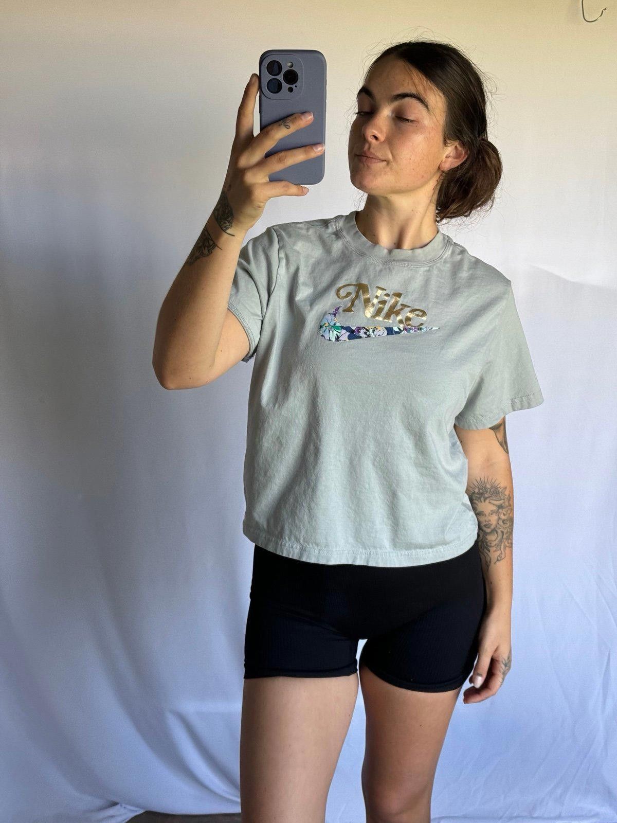 Nike Nike crop tee Size XL / US 12-14 / IT 48-50 - 2 Thumbnail